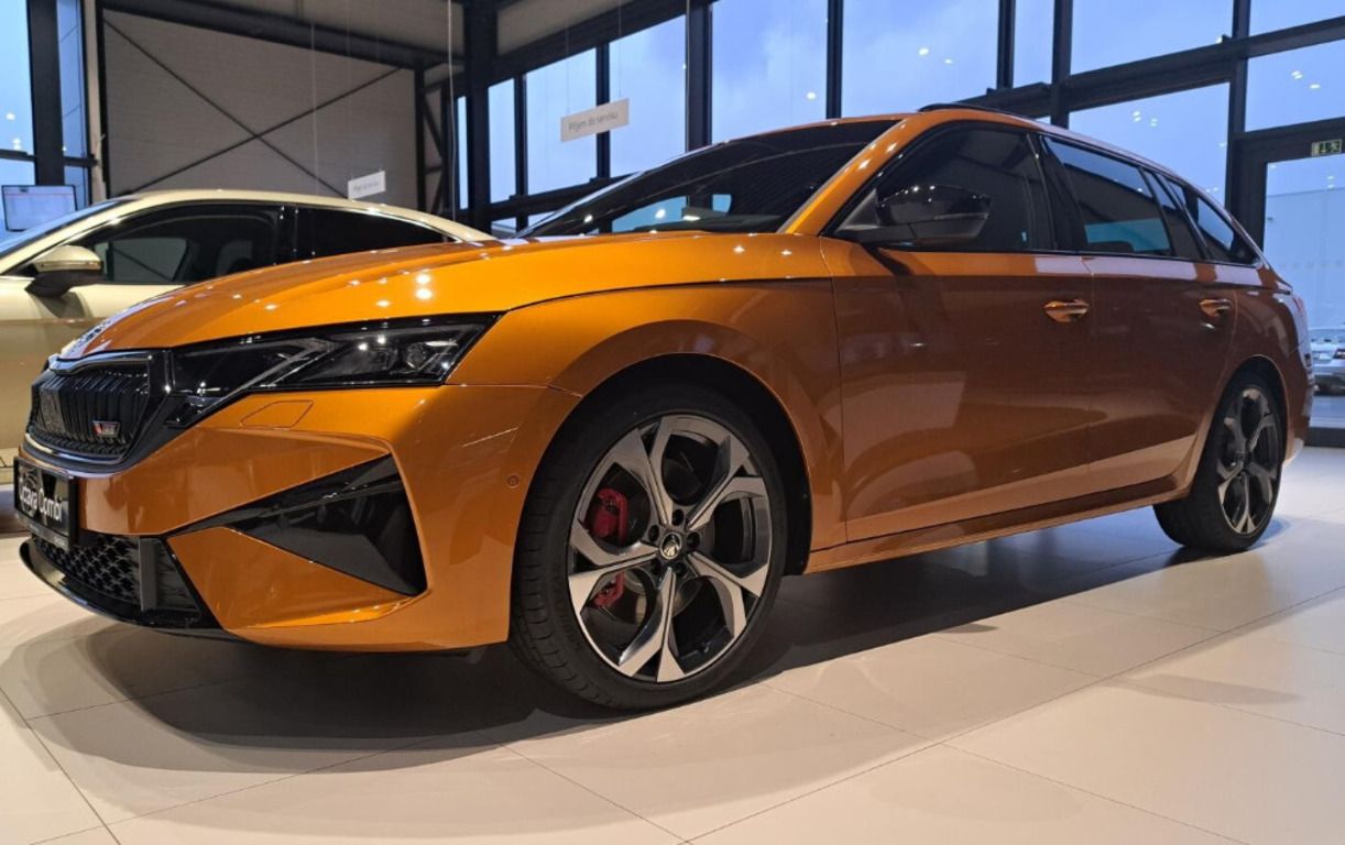 Škoda Octavia, Combi RS 2,0 TSI 195 kW - fotka 2