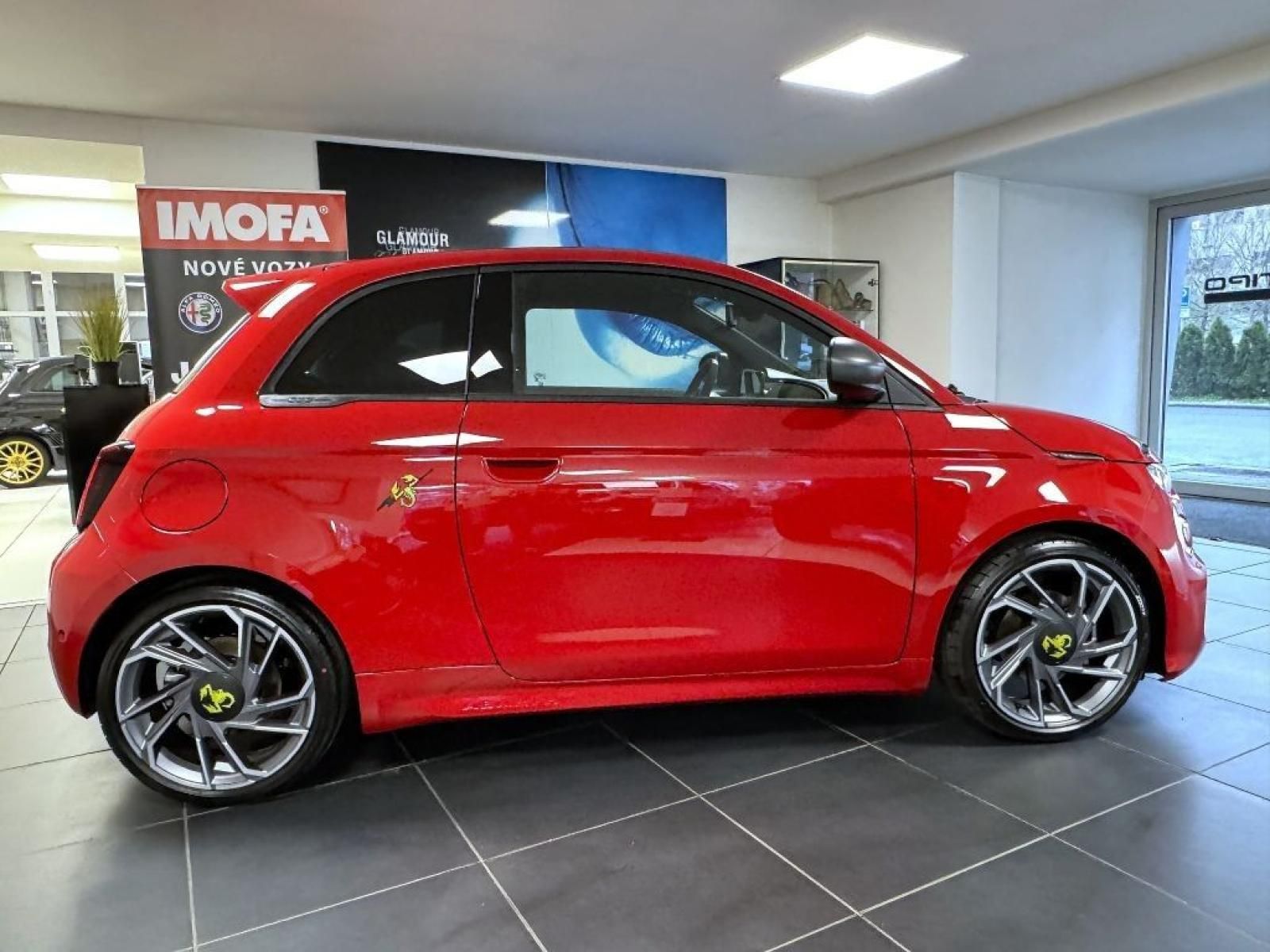 Abarth 500e, Abarth HB 114 kW (155k) - fotka 4