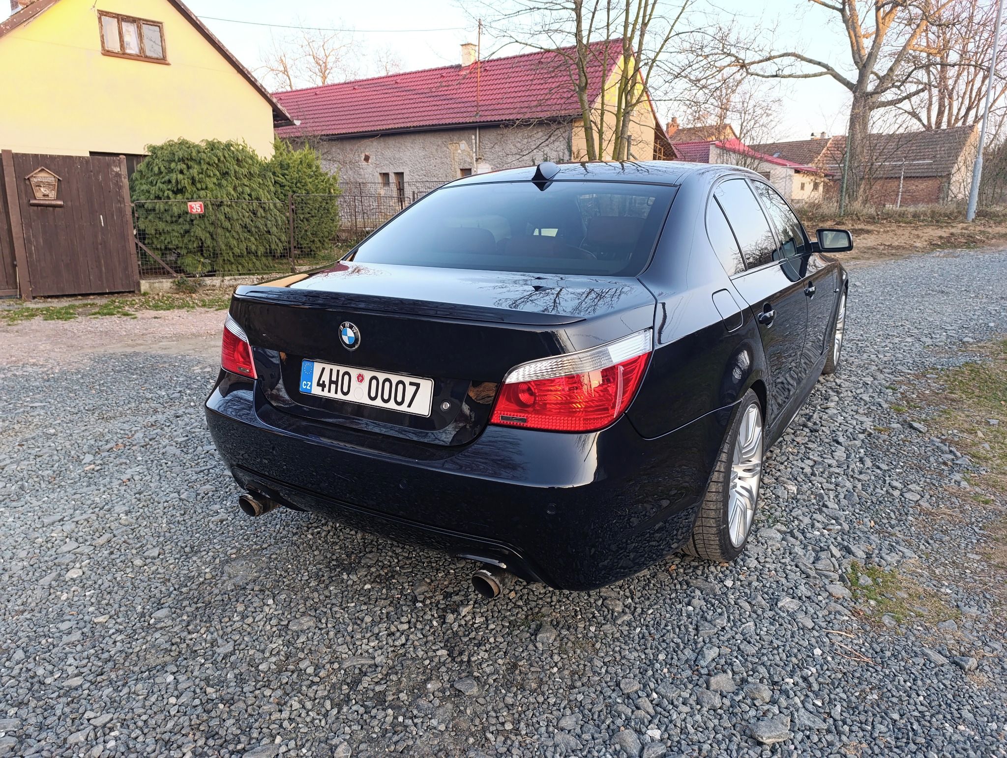 BMW Řada 5, 550i 4,8 V8 - fotka 5