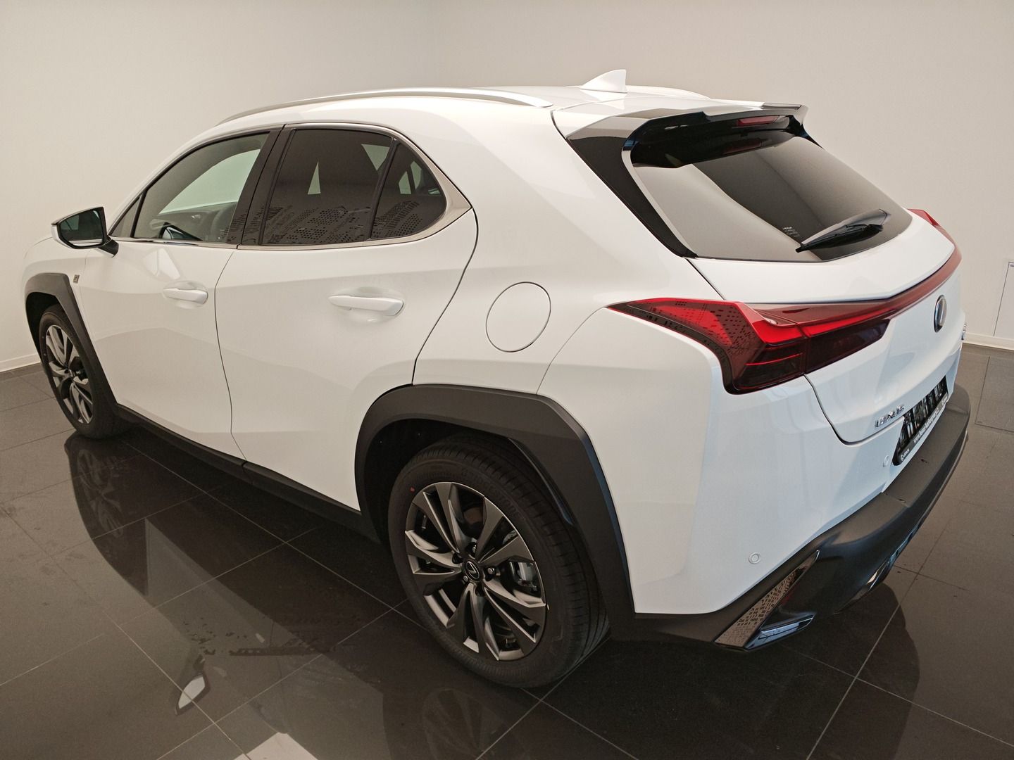 Lexus UX 300h, 300h F SPORT Design - fotka 5