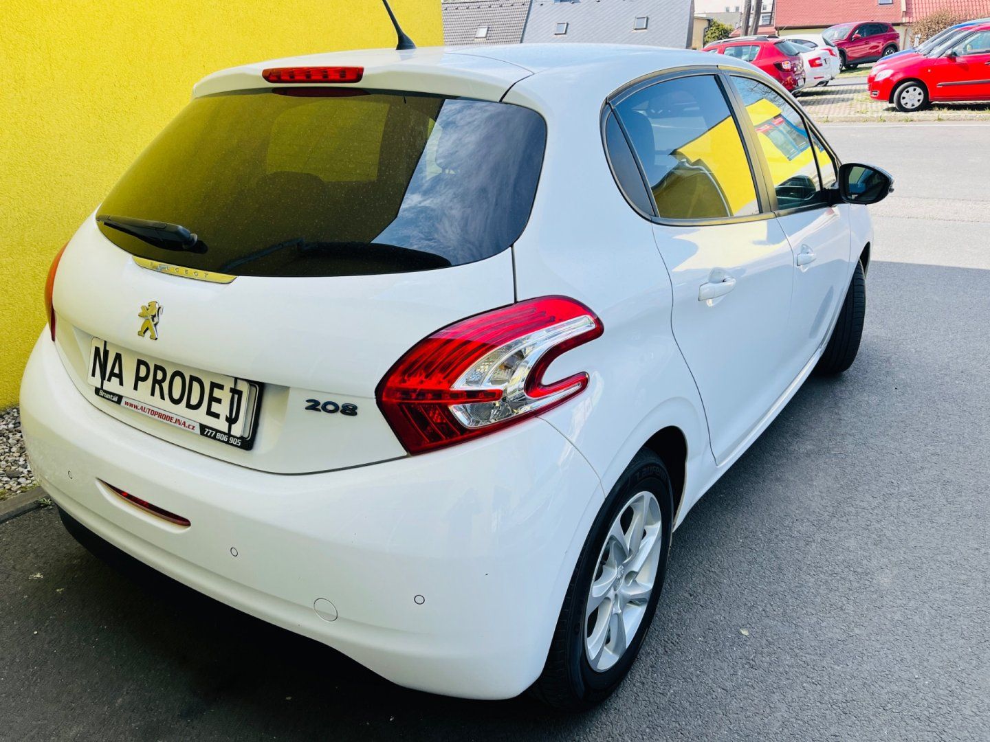 Peugeot 208, 1.2 i BENZÍN - fotka 5