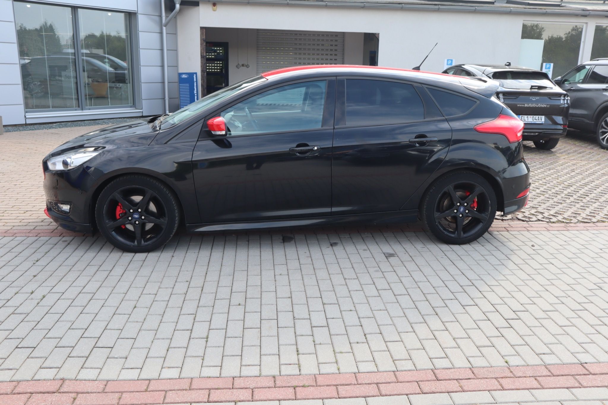 Ford Focus, 1.5 EcoBoost 110 kW Black Ed. - fotka 2