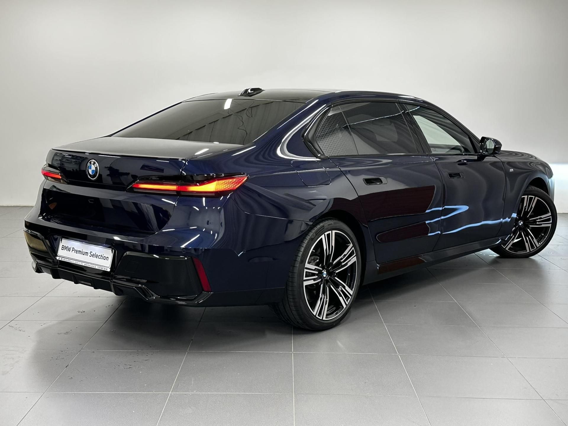 BMW Řada 7, 740d xDrive Sedan - fotka 2