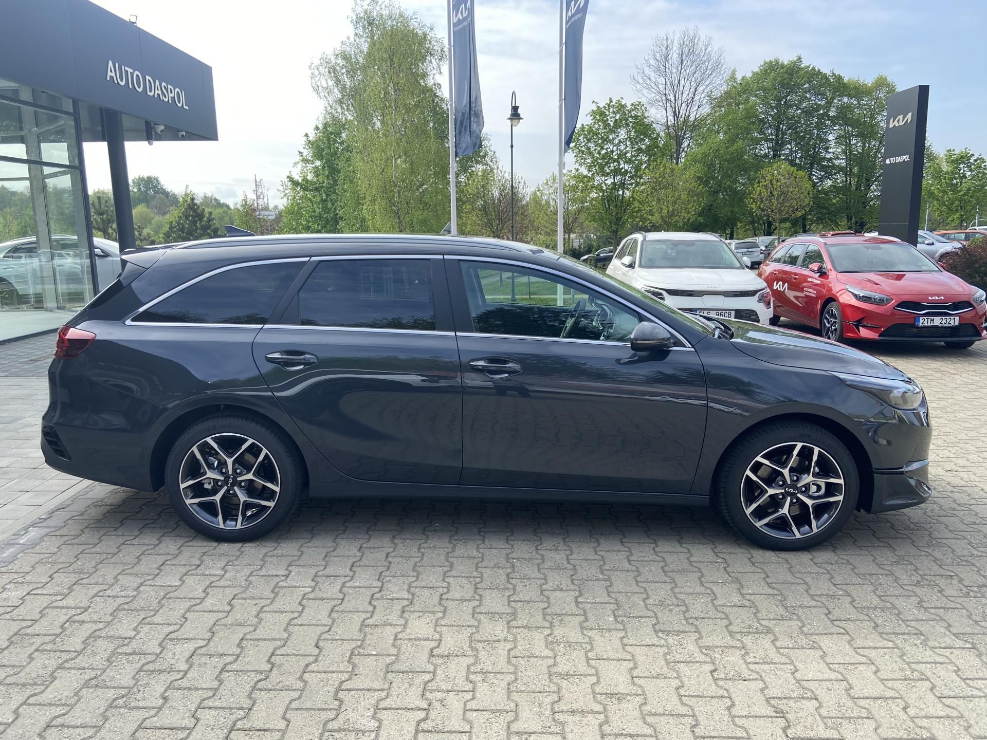 Kia Cee´d, SW 1,5 7DCT TOP+Business"ref." - fotka 2