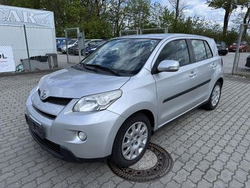 1.3 VVT-i 74 kW klima, tažné