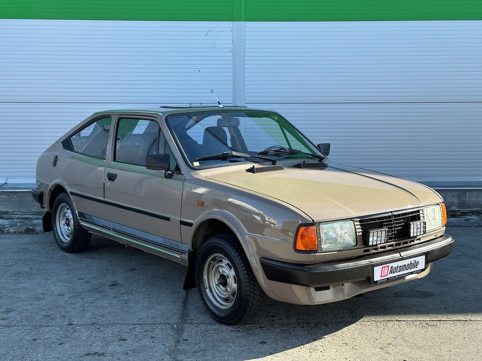 Škoda Rapid, 130 5 speed TAŽNÉ STŘEŠNÍ OKNO - fotka 3