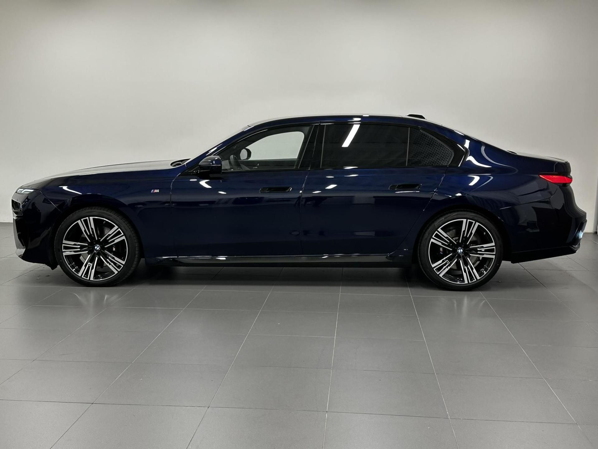 BMW Řada 7, 740d xDrive Sedan - fotka 4