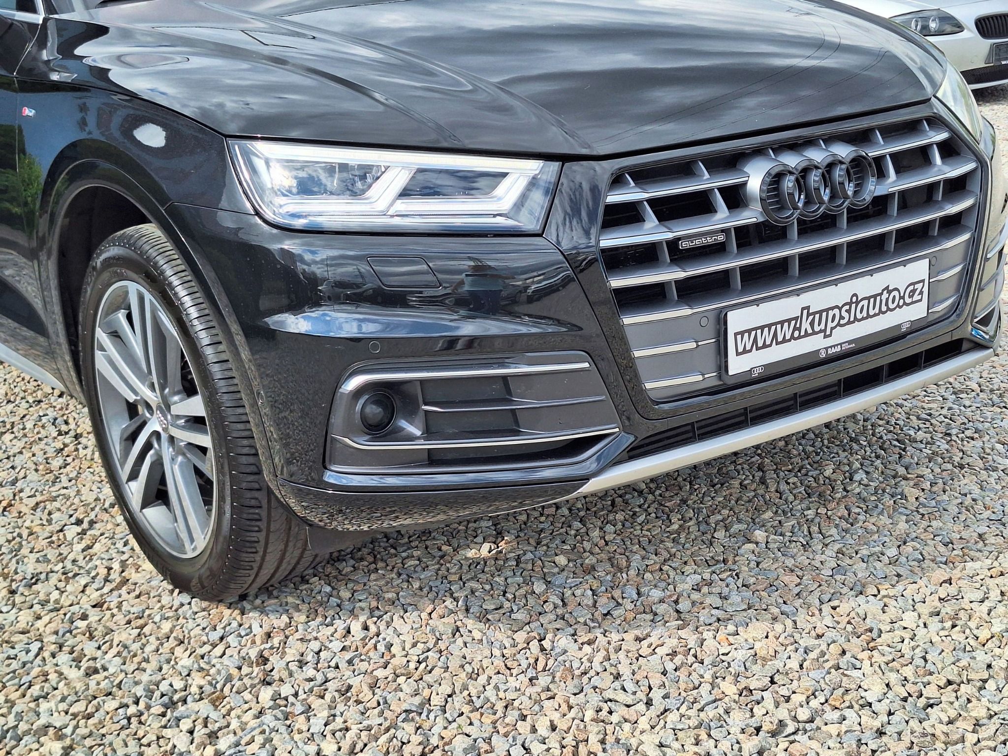Audi Q5, 2,0TFSi S Line MAX VÝBAVA - fotka 4