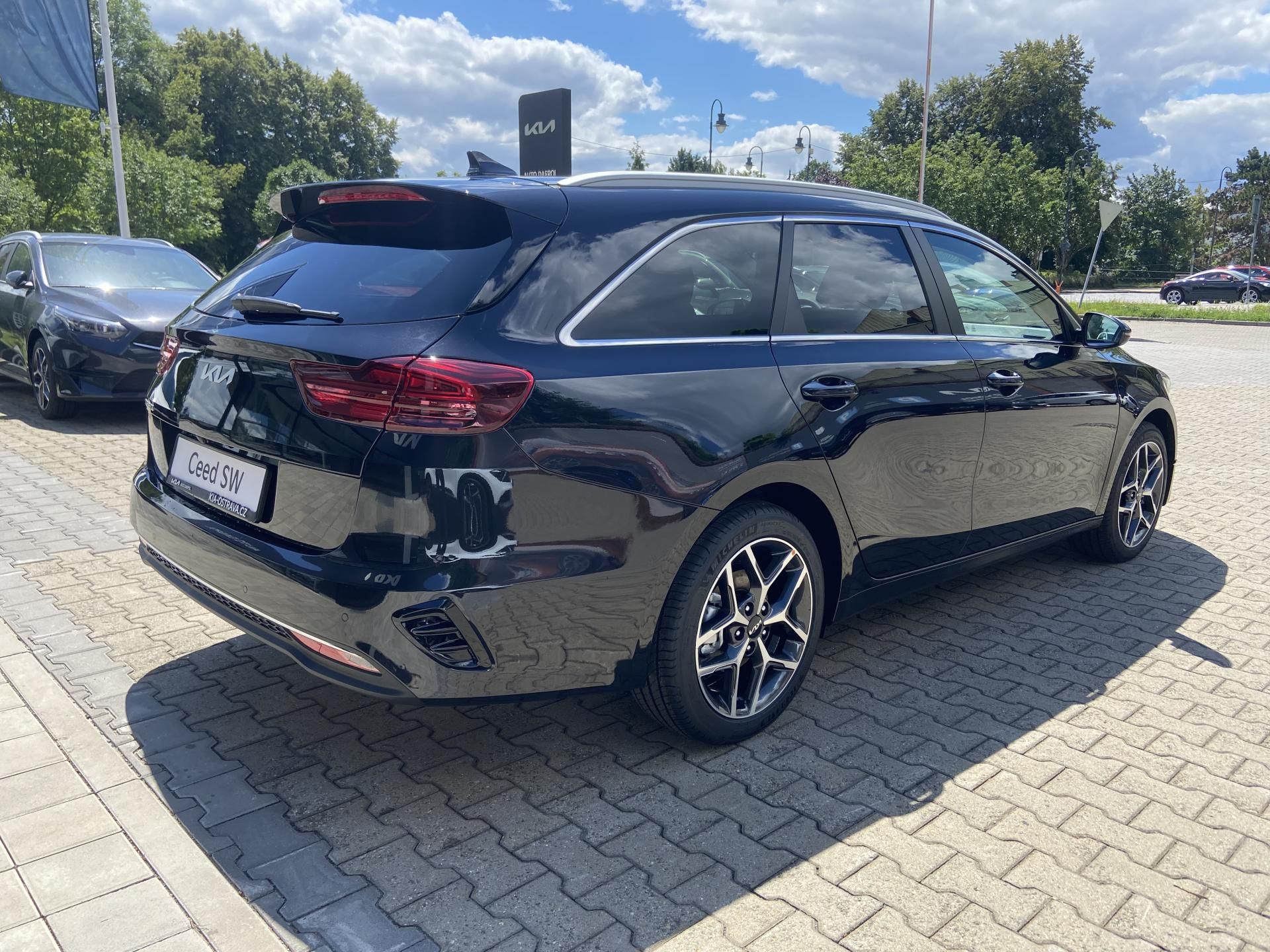 Kia Cee´d, SW 7DCT TOP Tech+Bus *AKCE* - fotka 3