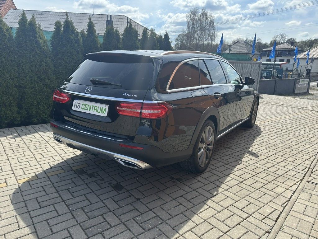 Mercedes-Benz Třídy E, E 220d 4MATIC All-TerrainT - fotka 3