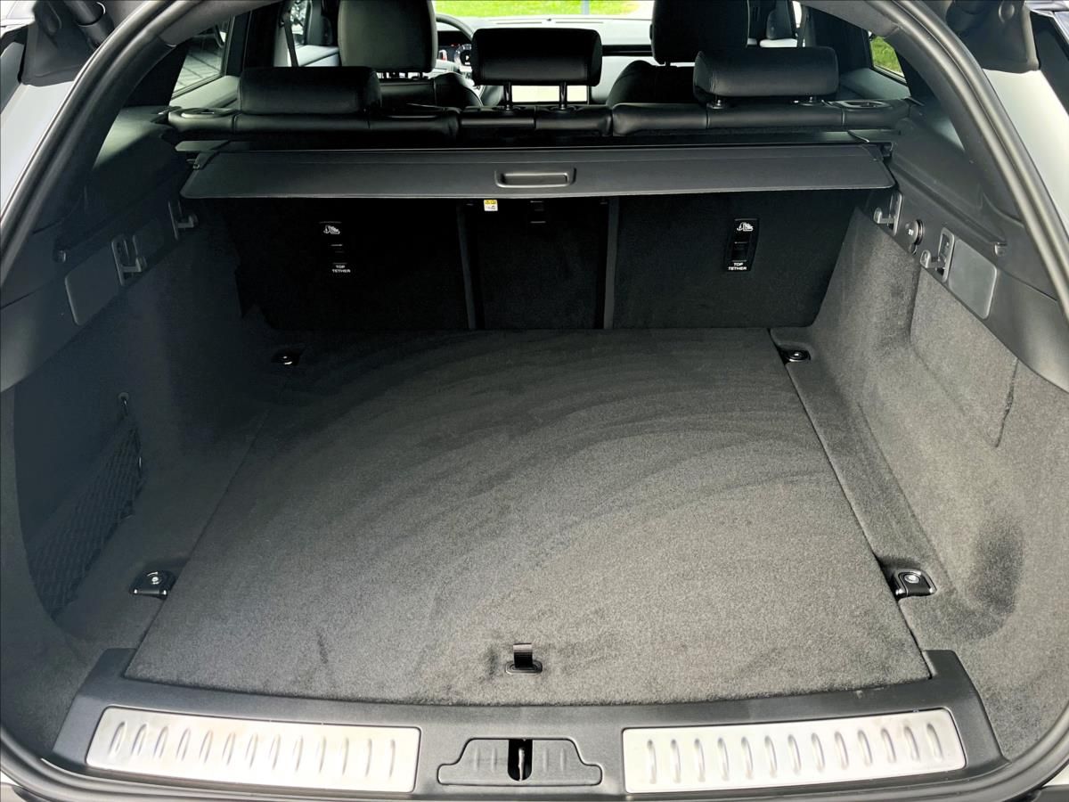 Land Rover Range Rover Velar, 2,0 D200 DYNAMIC SE AWD - fotka 4