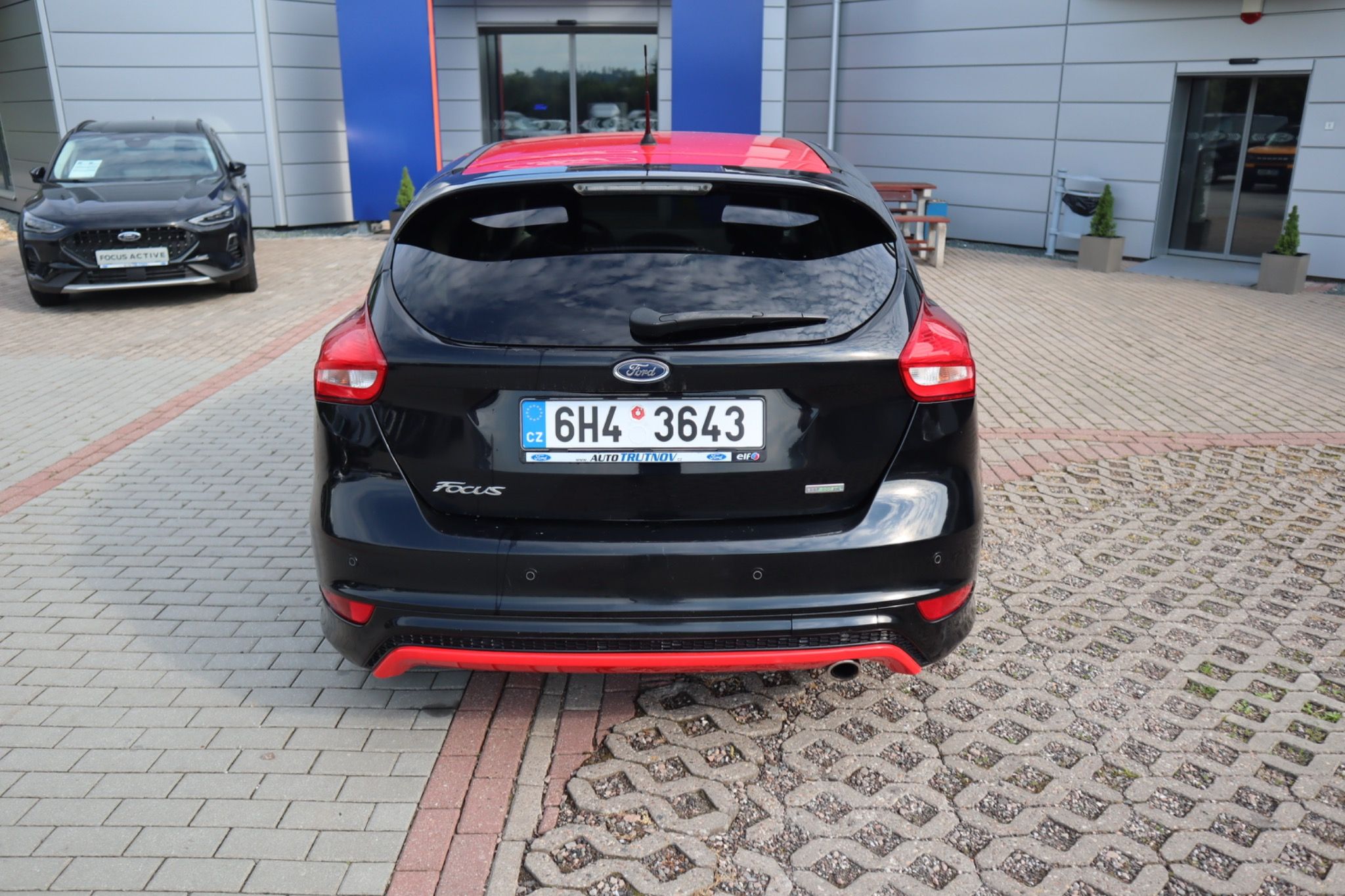 Ford Focus, 1.5 EcoBoost 110 kW Black Ed. - fotka 4