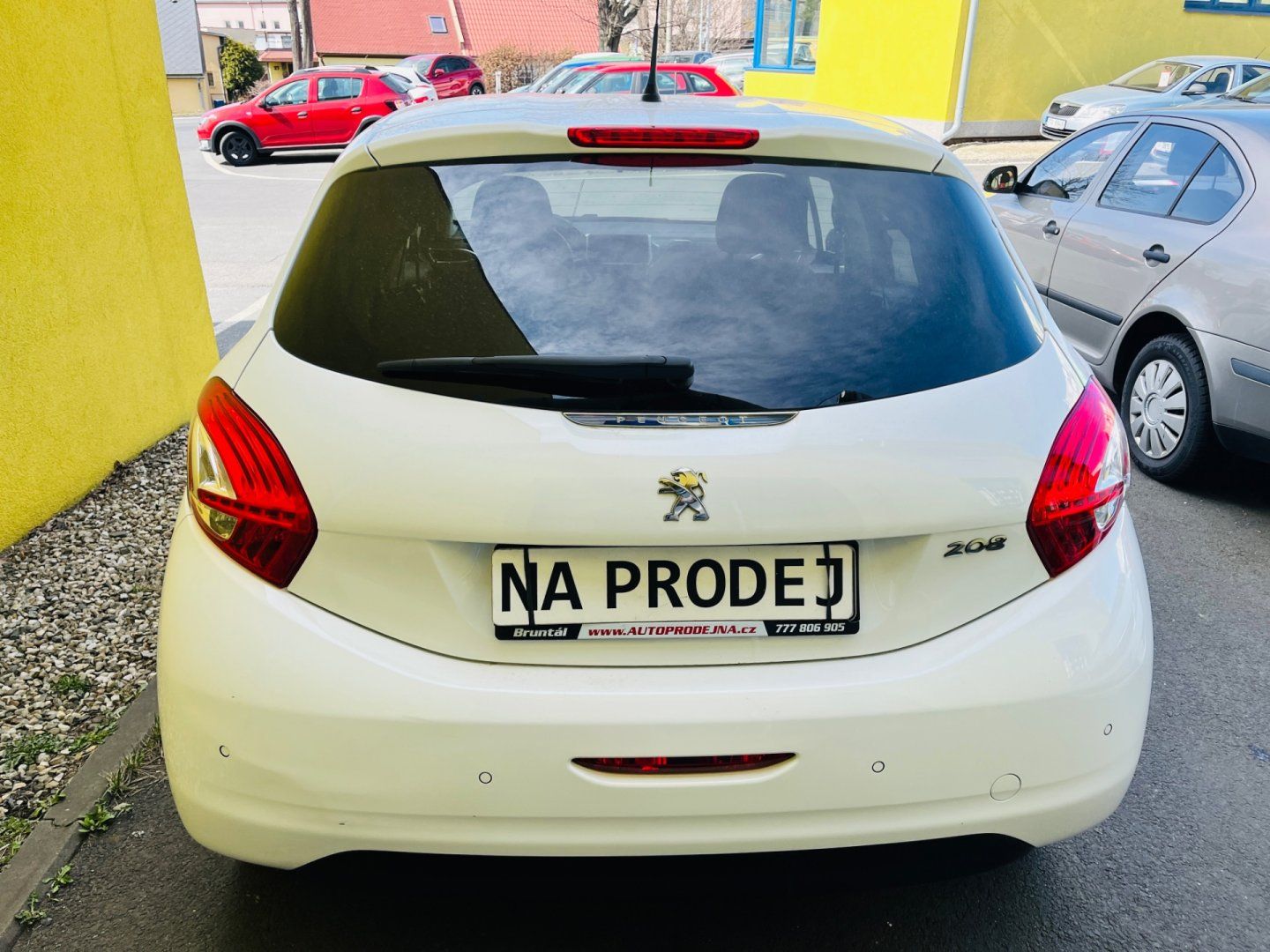 Peugeot 208, 1.2 i BENZÍN - fotka 4
