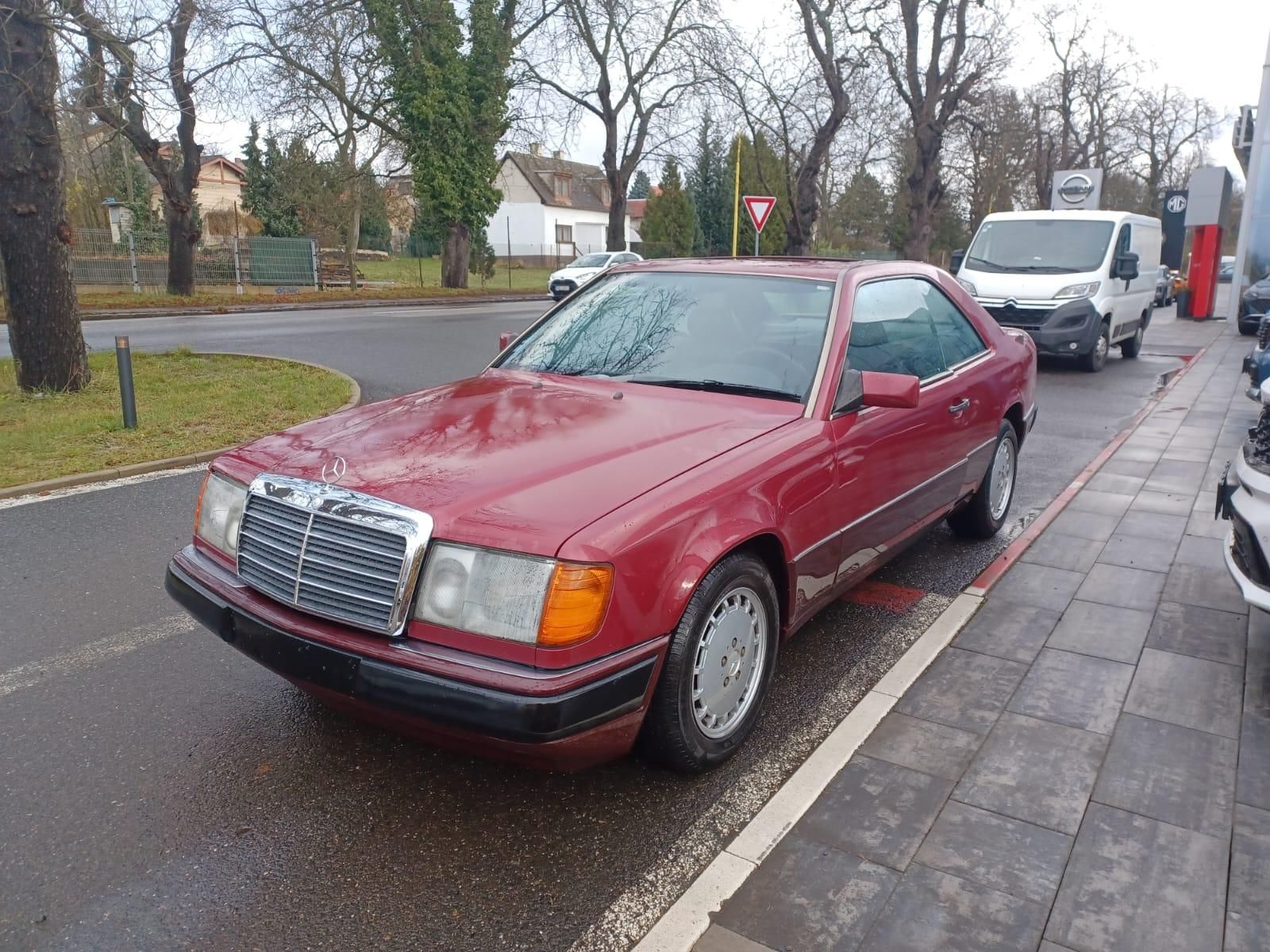 Mercedes-Benz 124, Coupé - fotka 3
