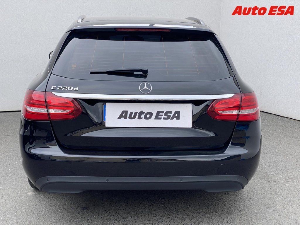 Mercedes-Benz Třídy C, 2.2CDi C220,AT,park.čidla - fotka 5