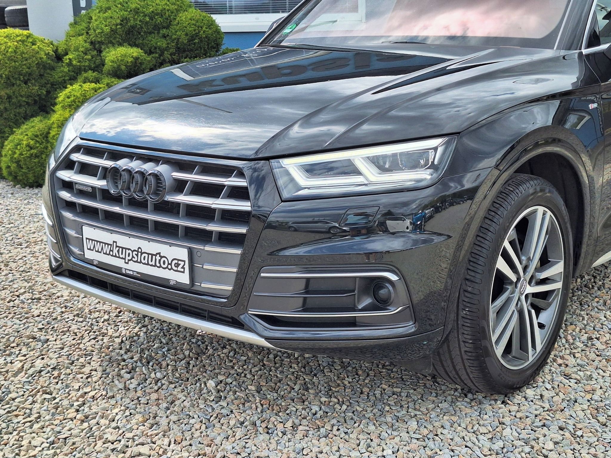 Audi Q5, 2,0TFSi S Line MAX VÝBAVA - fotka 3