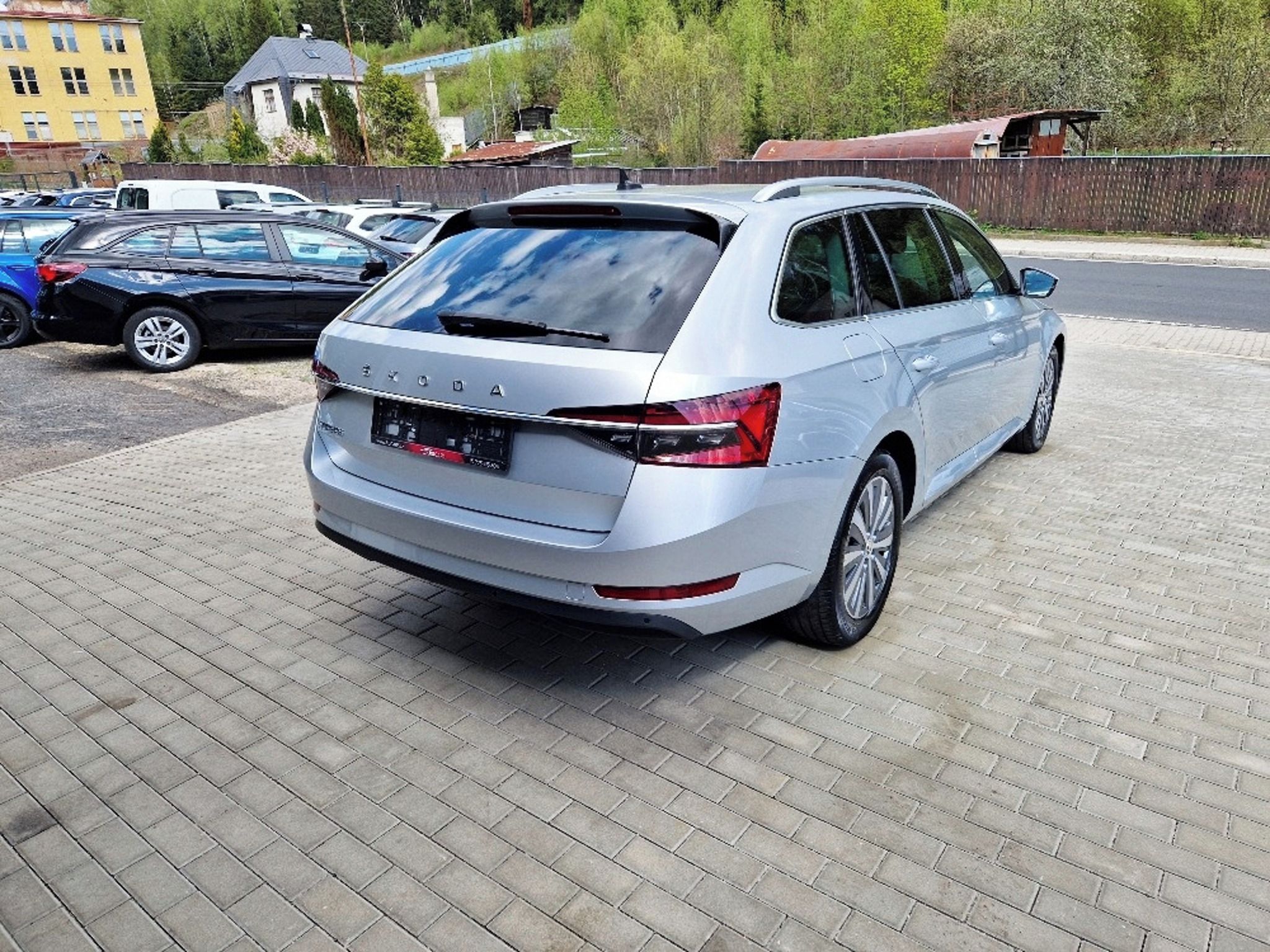 Škoda Superb, 2.0 TDi Style, 139 tis. km - fotka 4