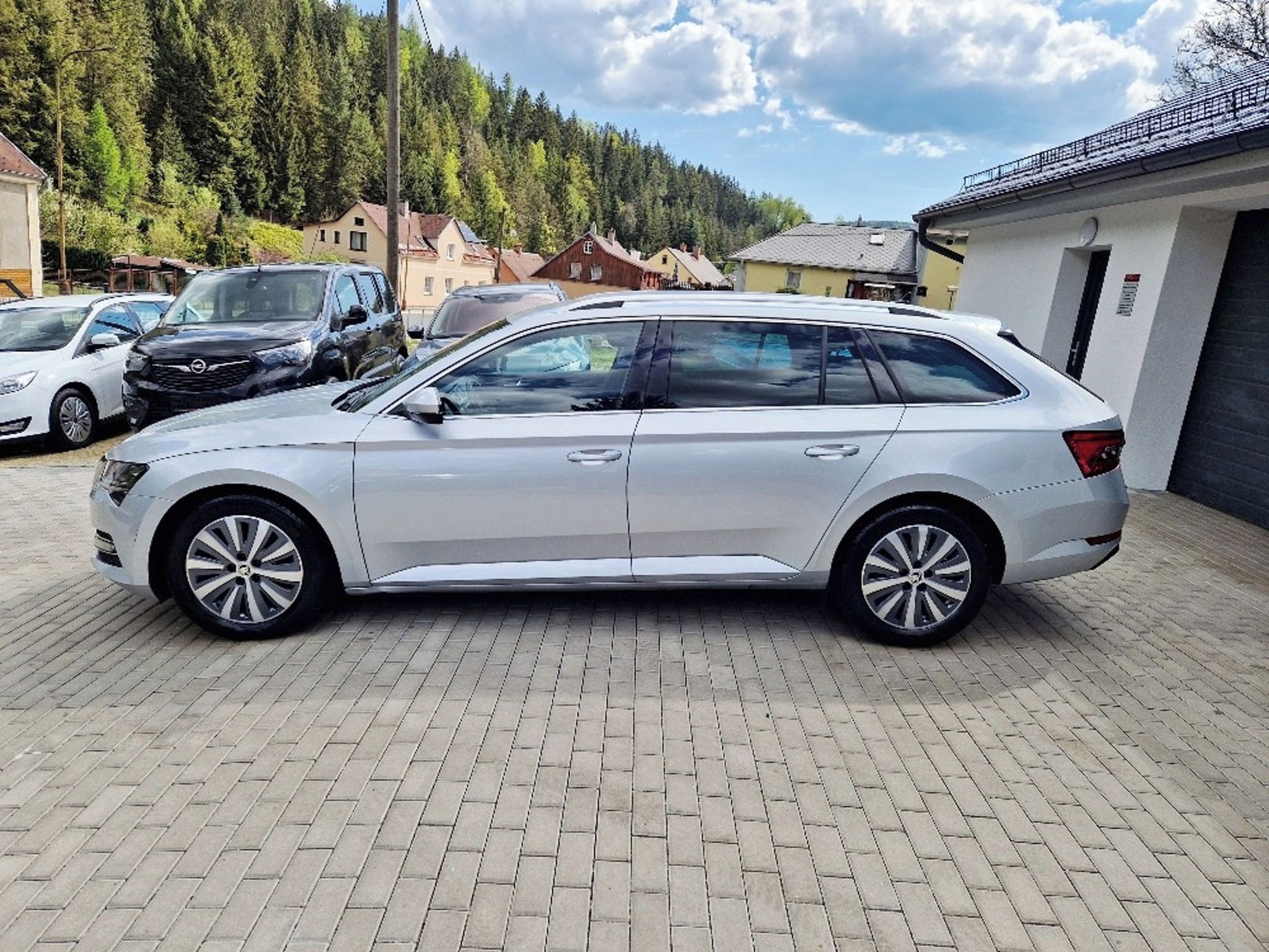 Škoda Superb, 2.0 TDi Style, 139 tis. km - fotka 5
