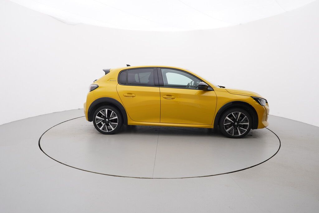 Peugeot 208, GT line 1.2  74 kW - fotka 6