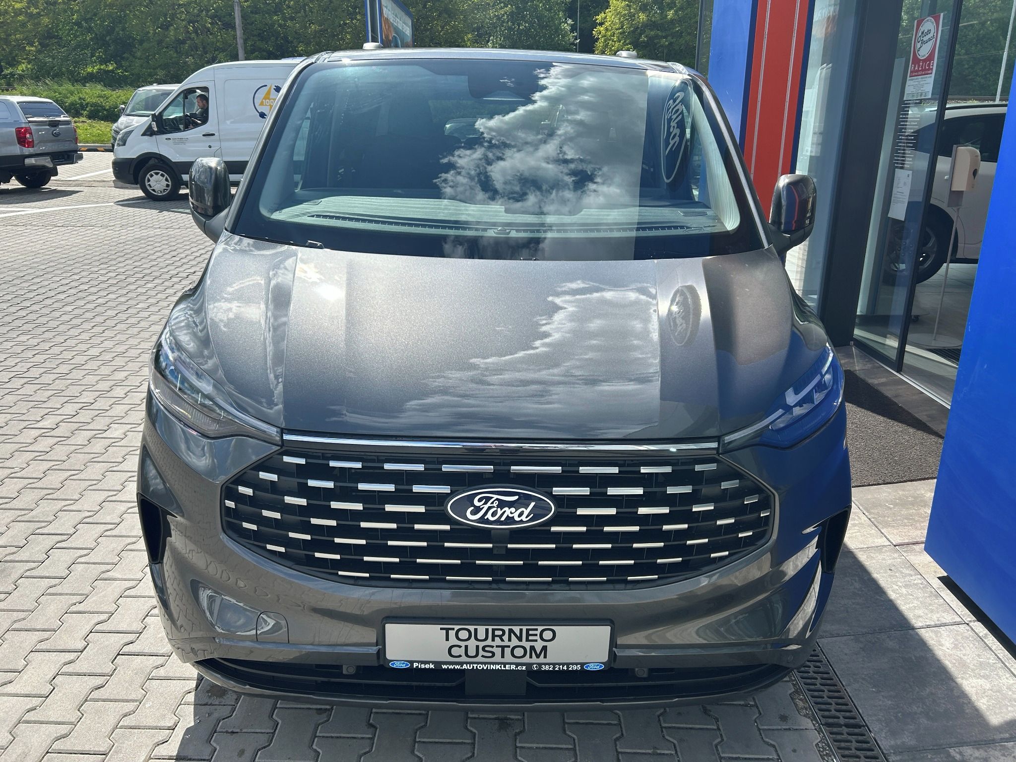 Ford Tourneo Custom, Titanium L2 2.0 EcoBlue 110 kW - fotka 2