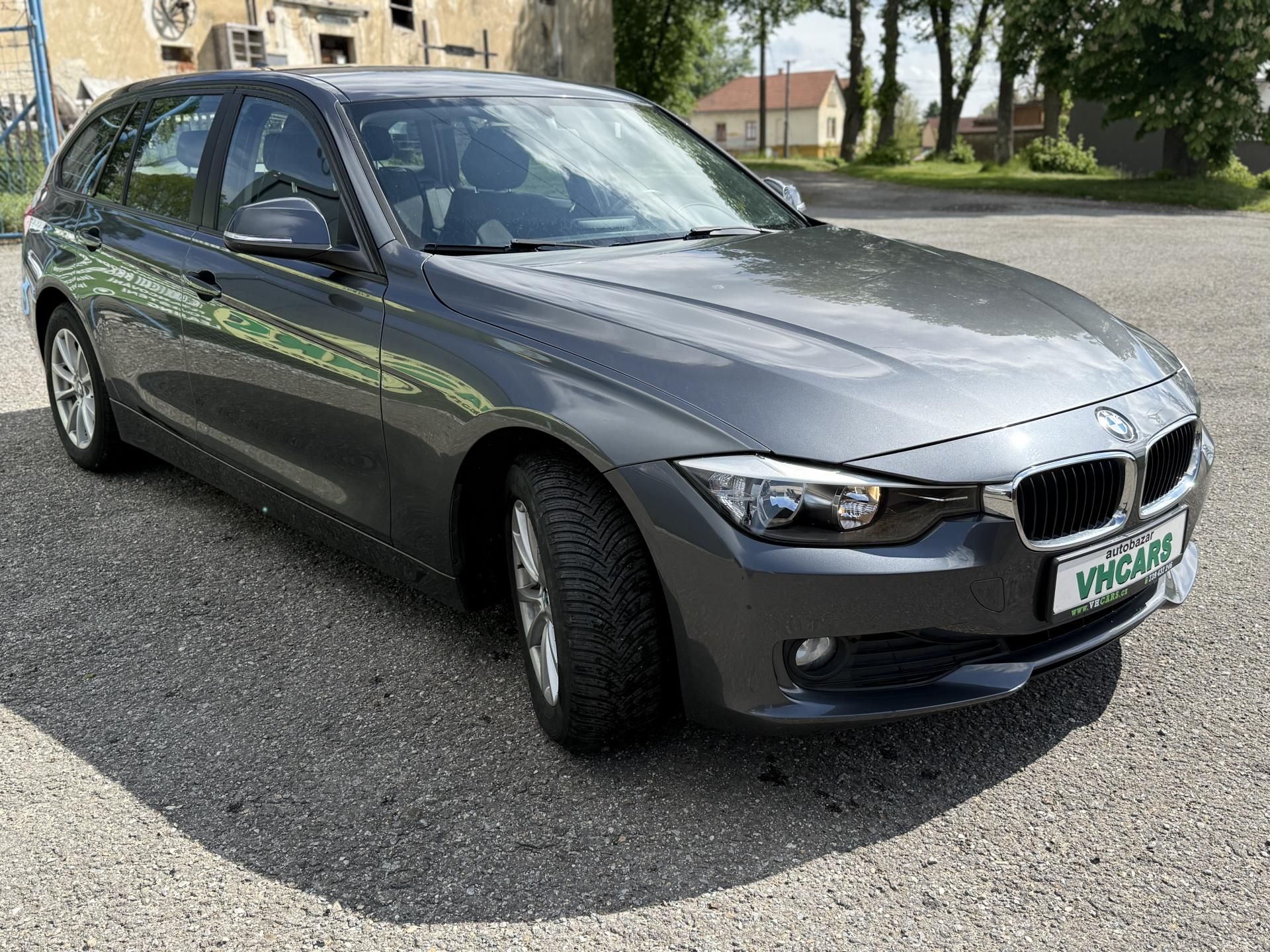 BMW Řada 3, 318D - fotka 3