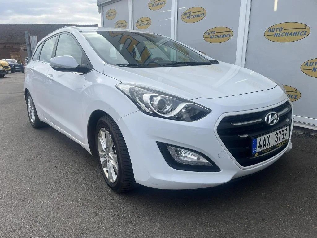 Hyundai i30, 1.6 CRDi Weekend kombi - fotka 4