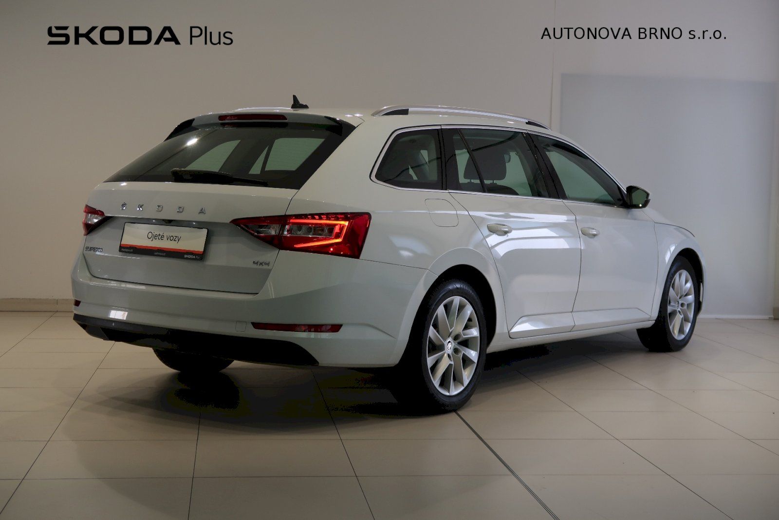 Škoda Superb, Combi 2.0 TDi 147kW DSG 4x4 ST - fotka 2