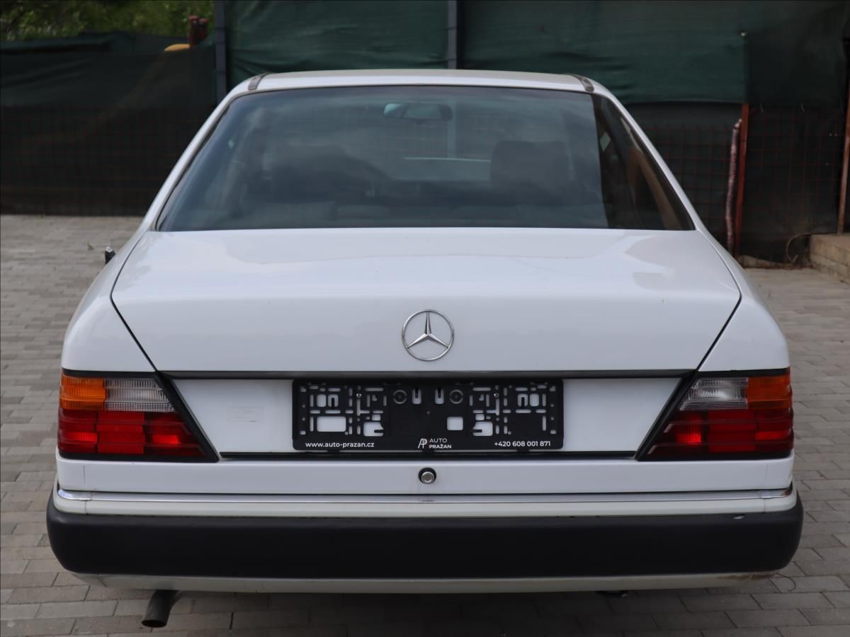 Mercedes-Benz 200, 2,0 124 E Coupe SportLine - fotka 5