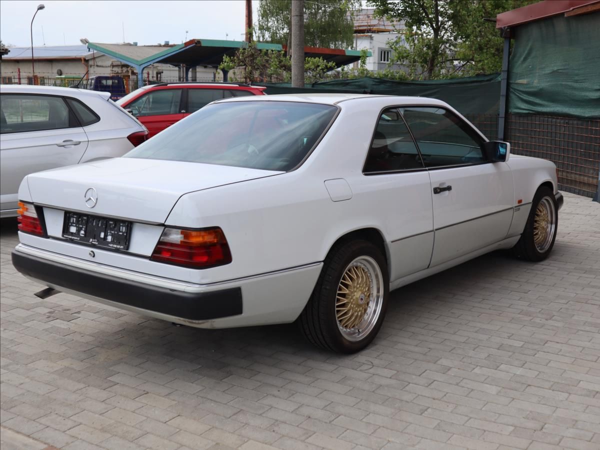 Mercedes-Benz 200, 2,0 124 E Coupe SportLine - fotka 6