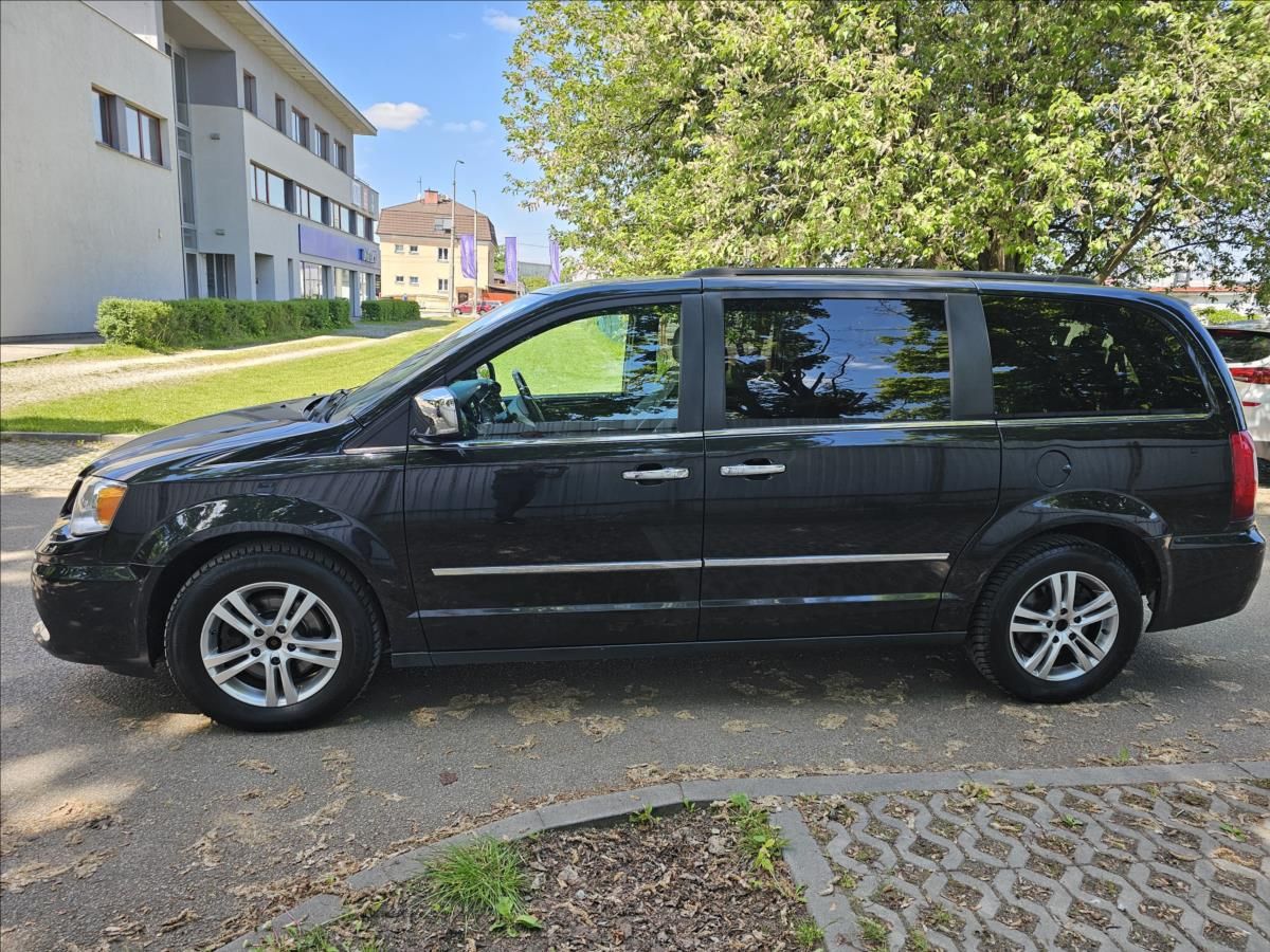Lancia Voyager, 2,8 2.8CRD 130KW 7.MÍST NAVI K - fotka 3