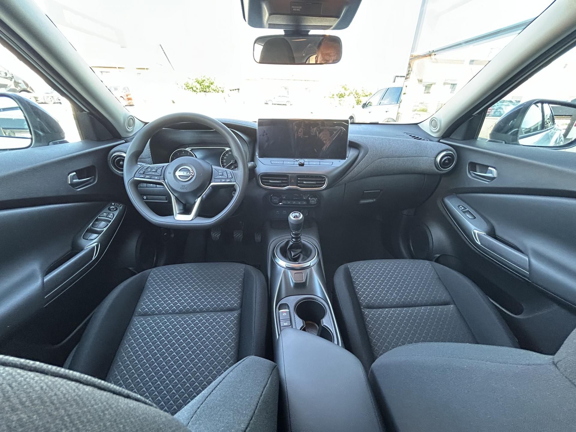 Nissan Juke, 1.0 DIG-T 84kw 6 MT Acenta - fotka 6