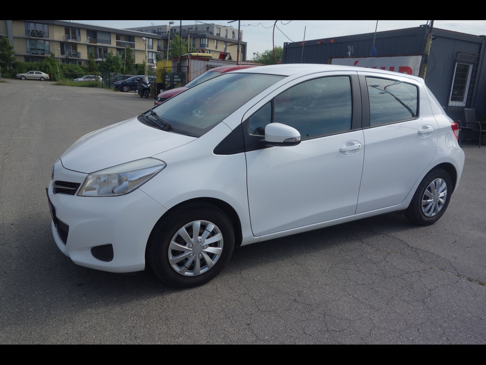 Toyota Yaris, 1,0i ČR 2.MAJ. ! 2 x kola !!