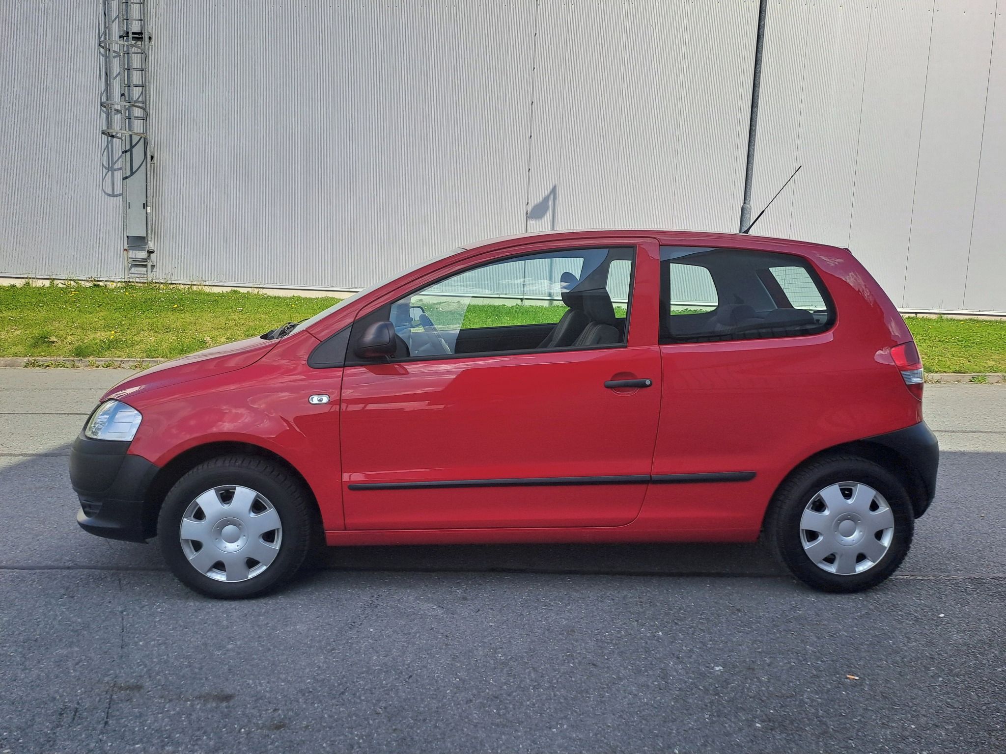 Volkswagen Fox, 1.2i 40KW 2MAJ SPOLEHLIVÉ AUTO - fotka 4