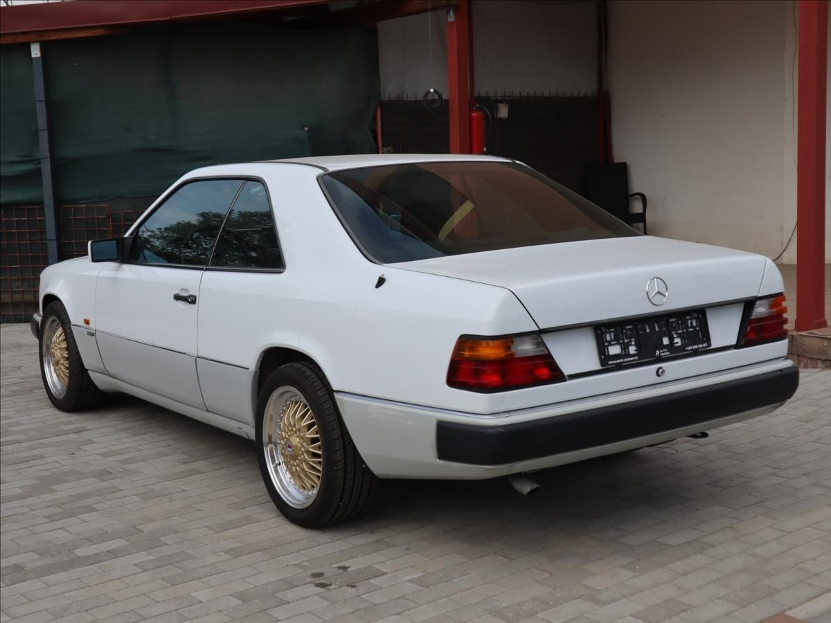 Mercedes-Benz 200, 2,0 124 E Coupe SportLine - fotka 4