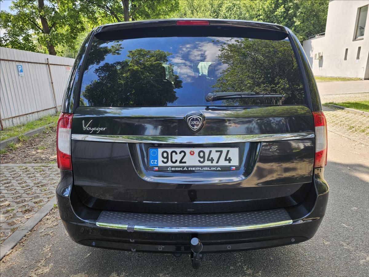 Lancia Voyager, 2,8 2.8CRD 130KW 7.MÍST NAVI K - fotka 5