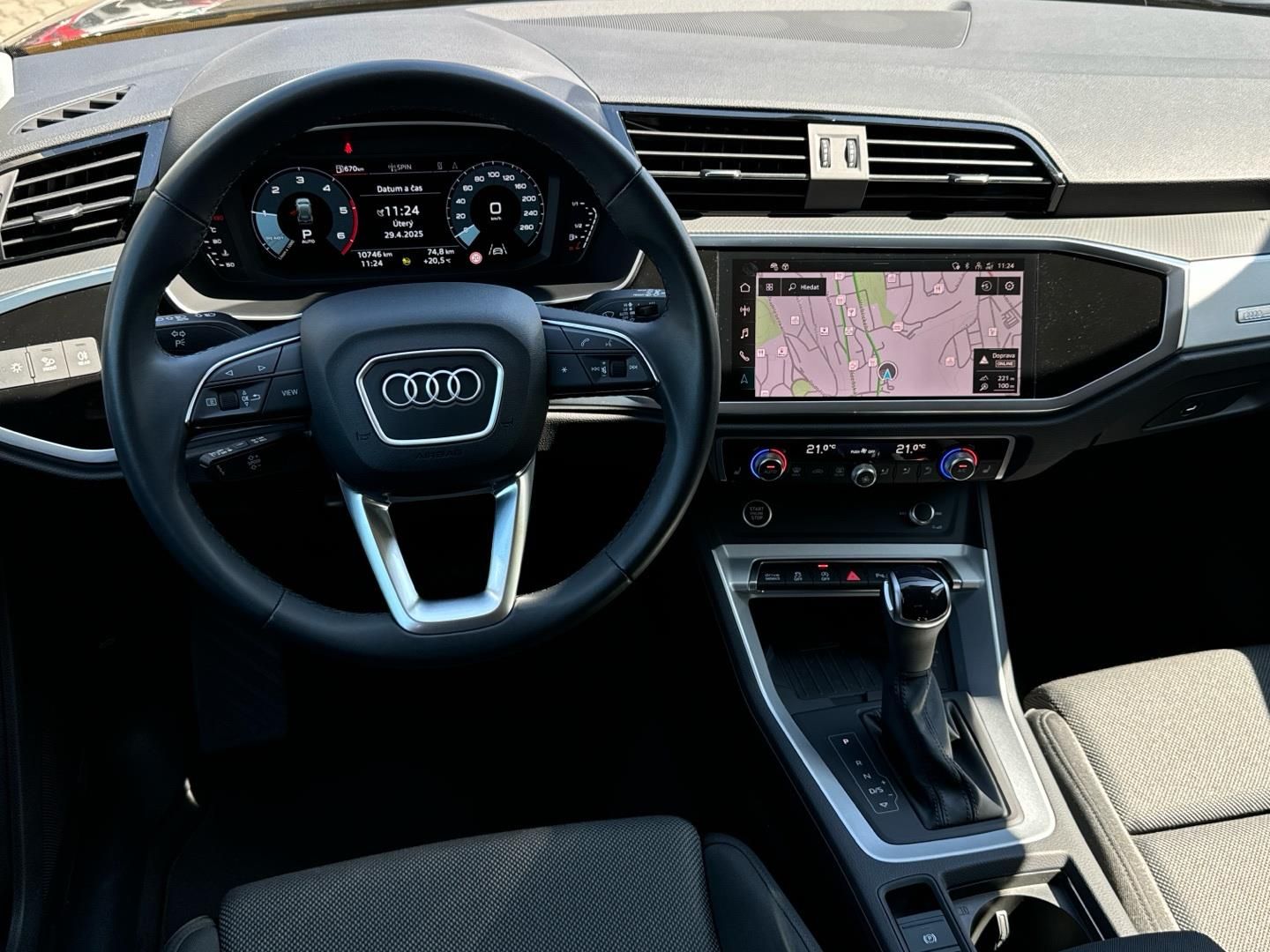 Audi Q3, 2,0 TDI - fotka 5