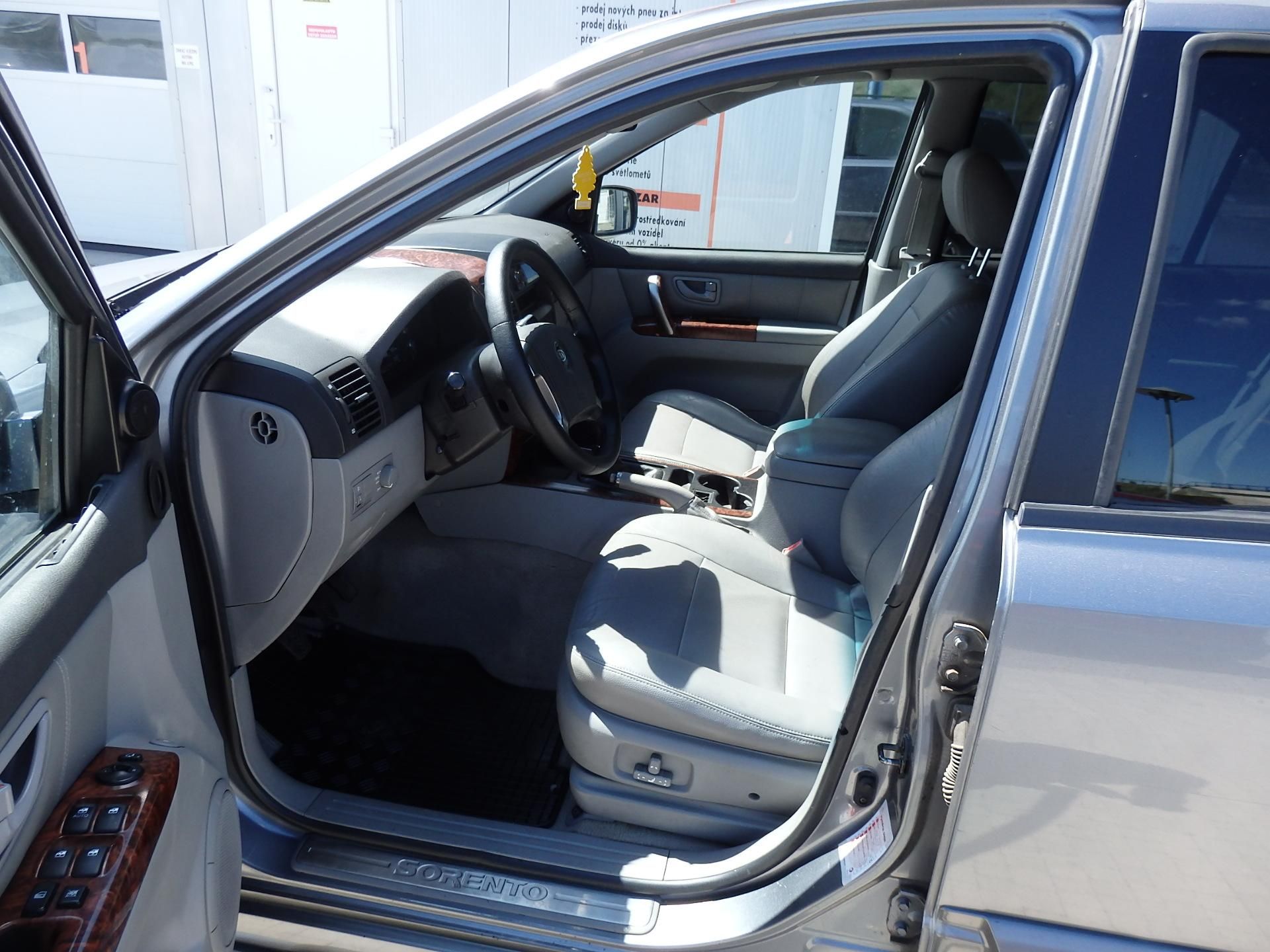 Kia Sorento, 2.5 CRDi 4x4 KLIMATIZACE, ABS - fotka 6