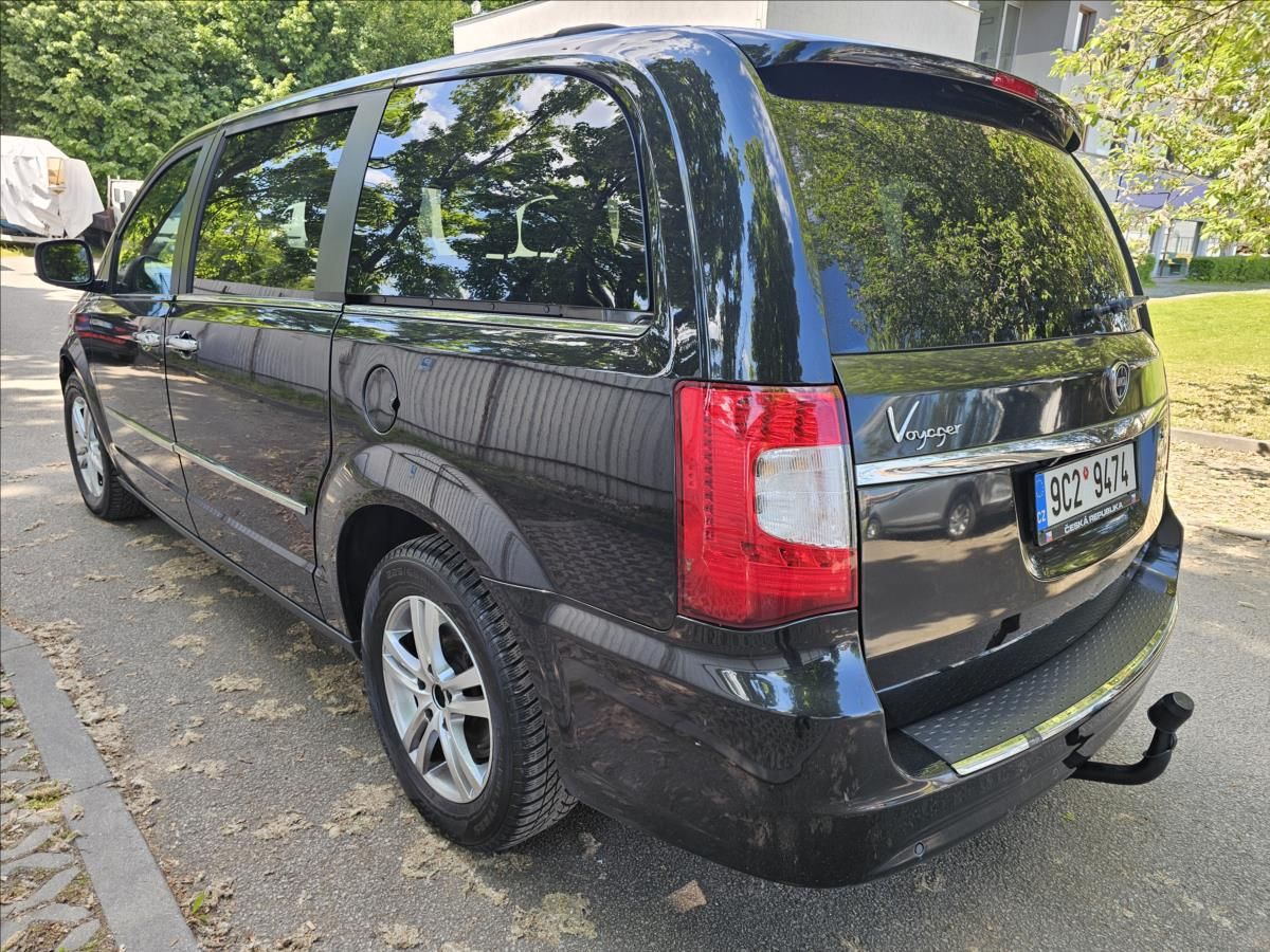 Lancia Voyager, 2,8 2.8CRD 130KW 7.MÍST NAVI K - fotka 4