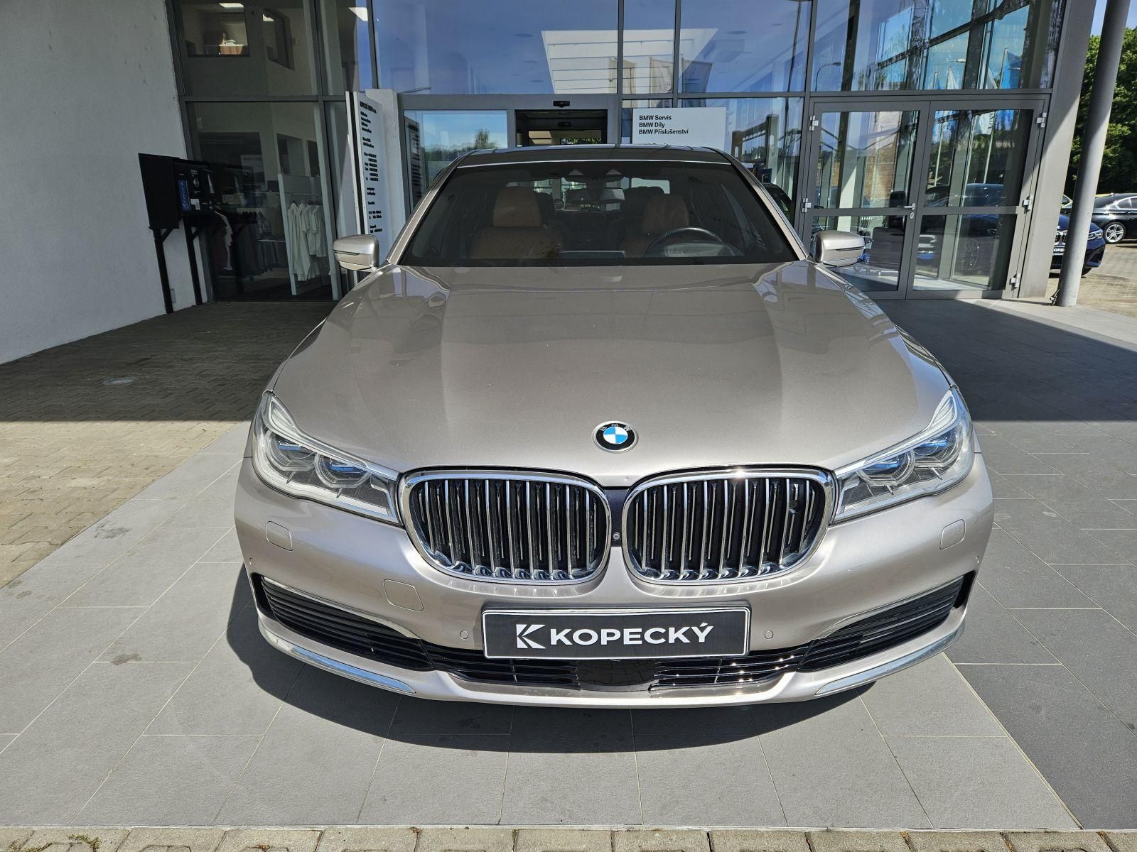 BMW Řada 7, 740Ld xDrive - fotka 2