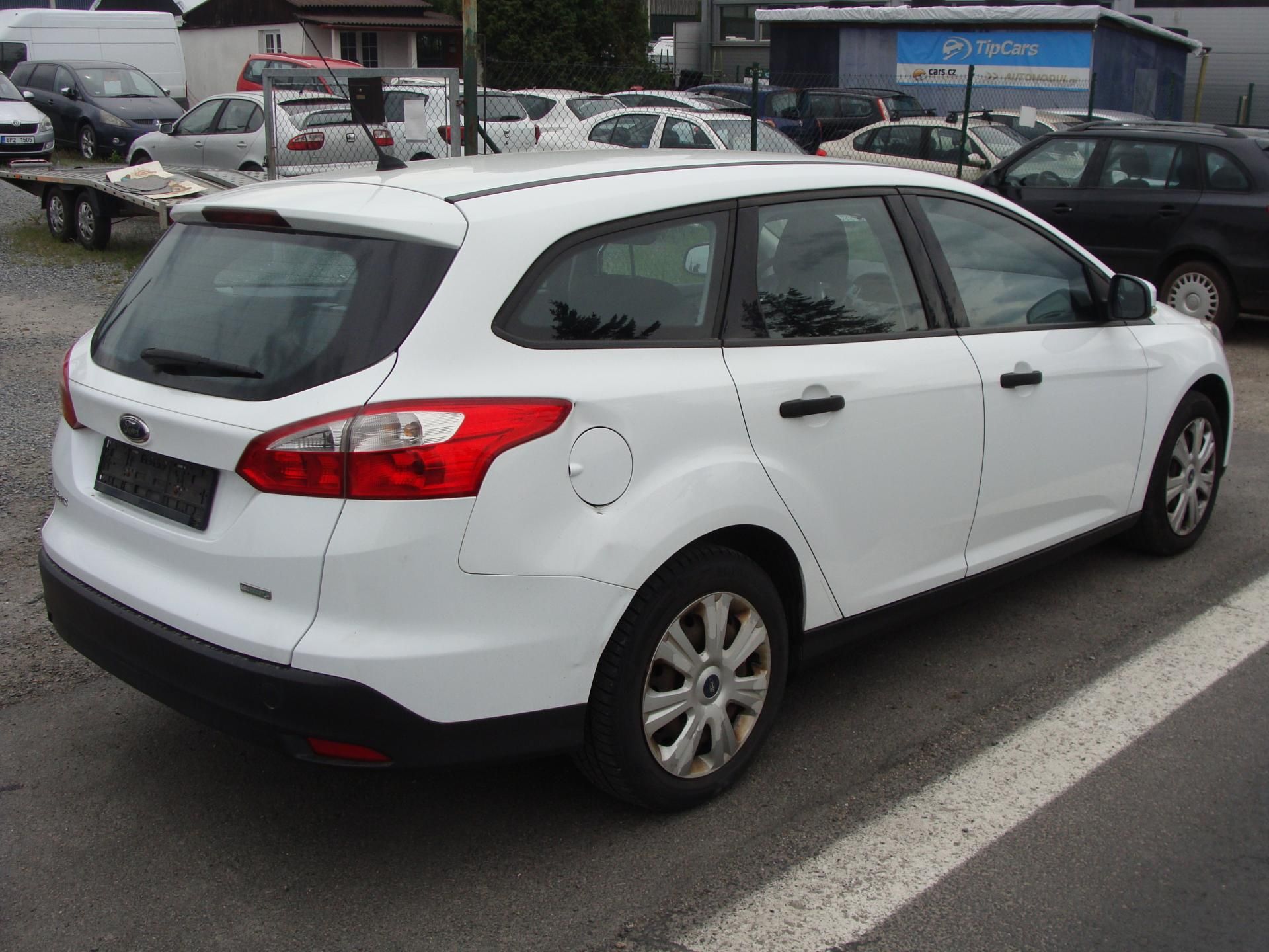Ford Focus, 1.0i, EcoBoost, 74 kW, klima - fotka 5