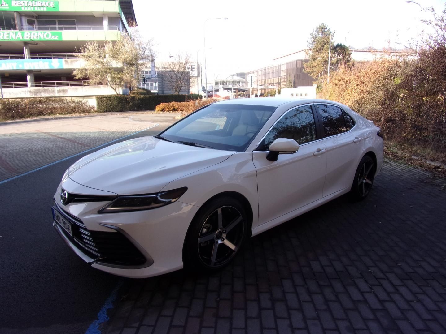 Toyota Camry, 2.5i black white edition - fotka 3