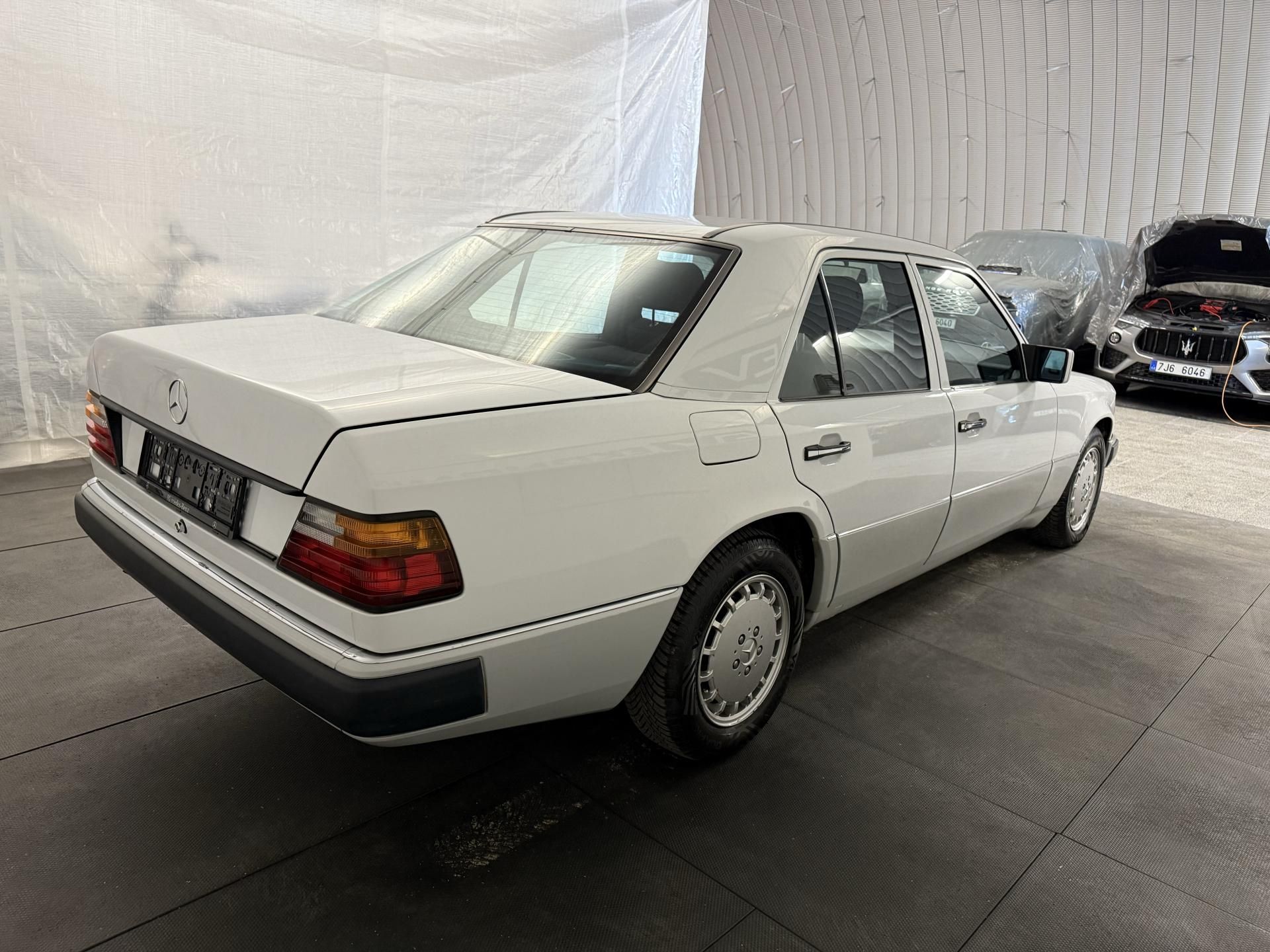 Mercedes-Benz Třídy E, 2.3 , AT ,SERVIS DOLOŽEN! - fotka 4