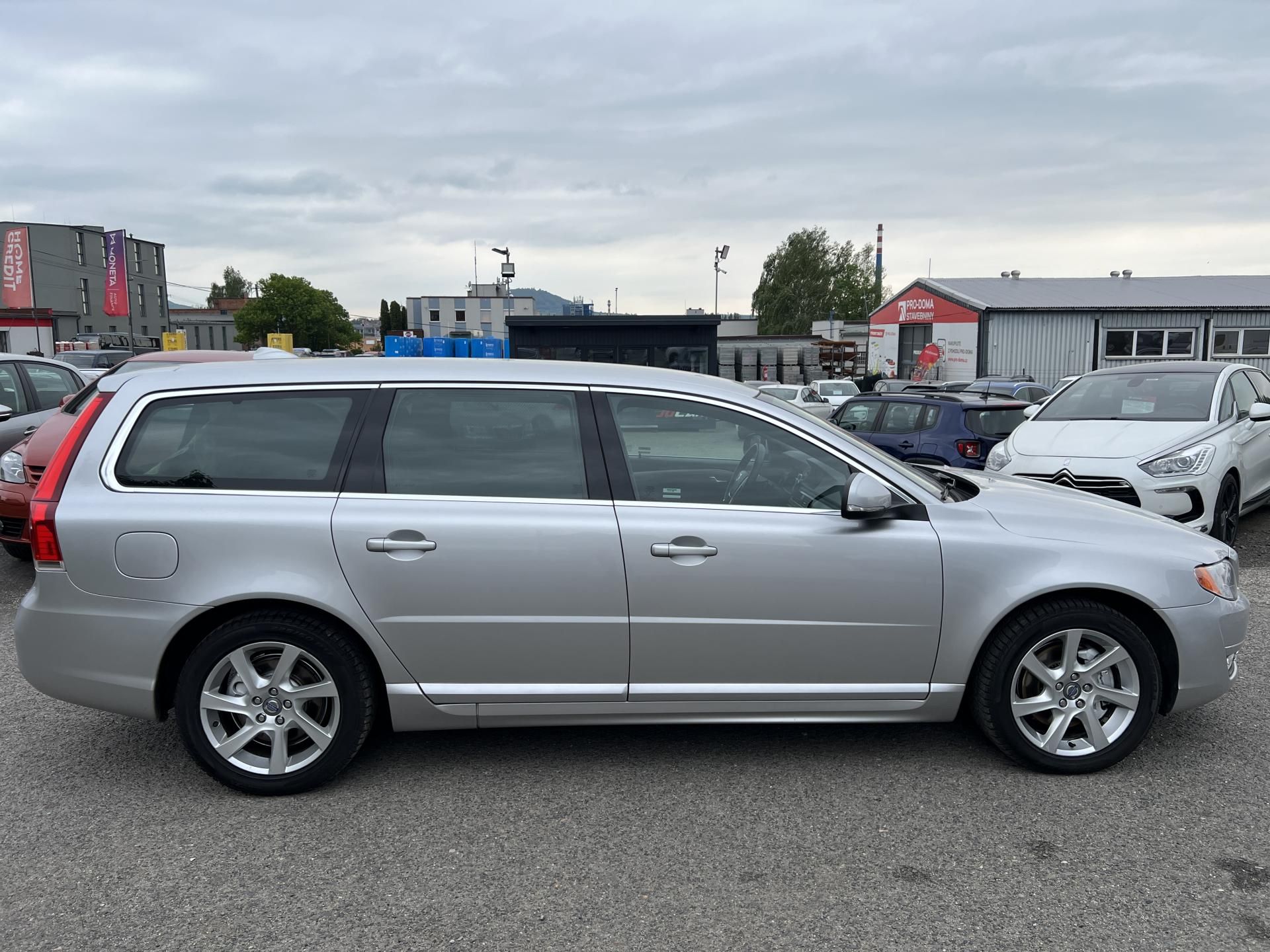 Volvo V70, 2.0D D4 AUTOMAT KŮŽE KLIMA - fotka 5