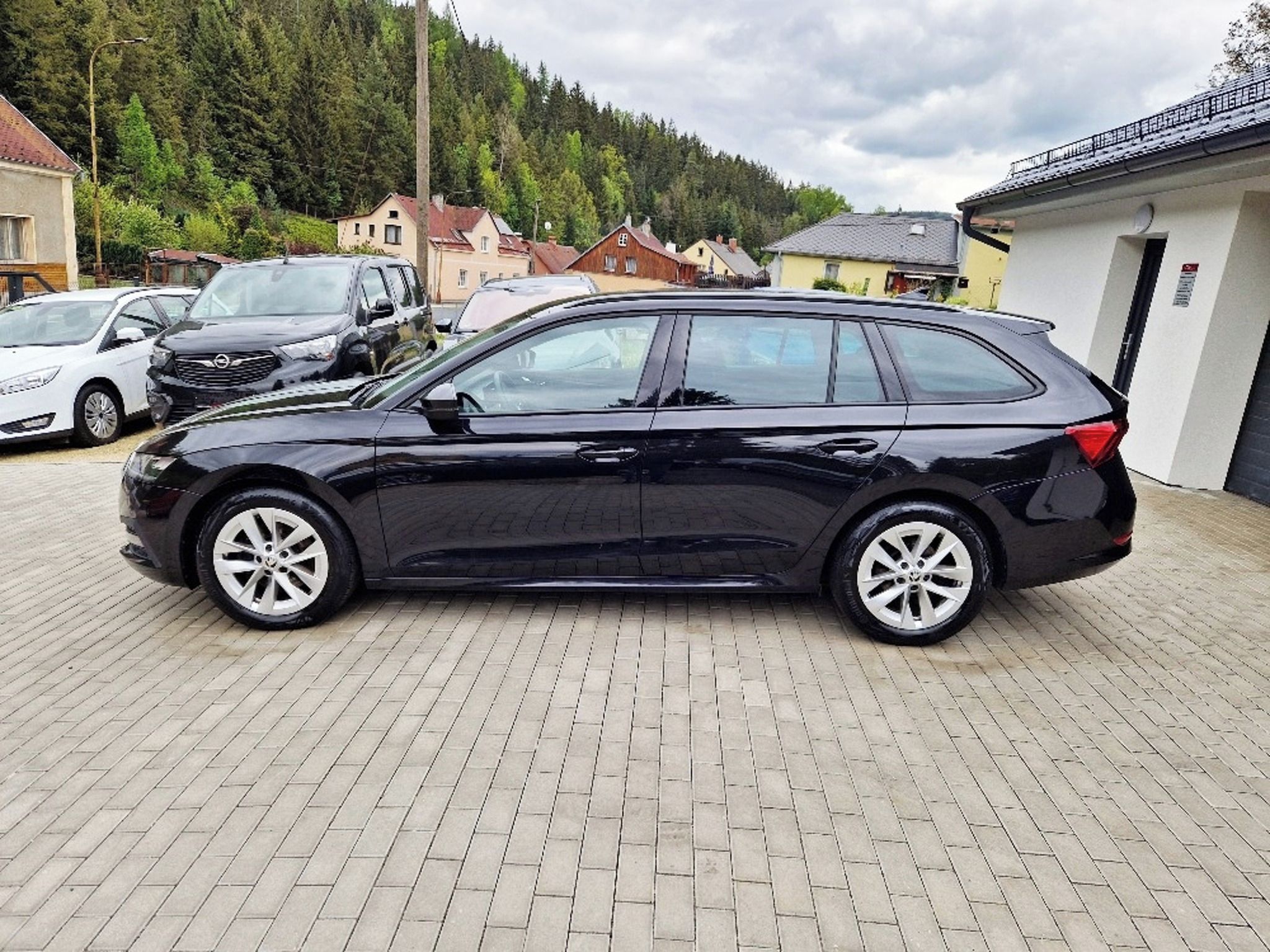 Škoda Octavia, 2.0 TDi (110 kW), plný servis - fotka 5