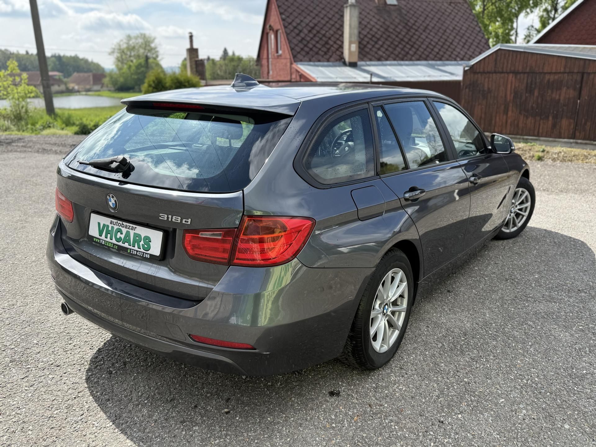 BMW Řada 3, 318D - fotka 4
