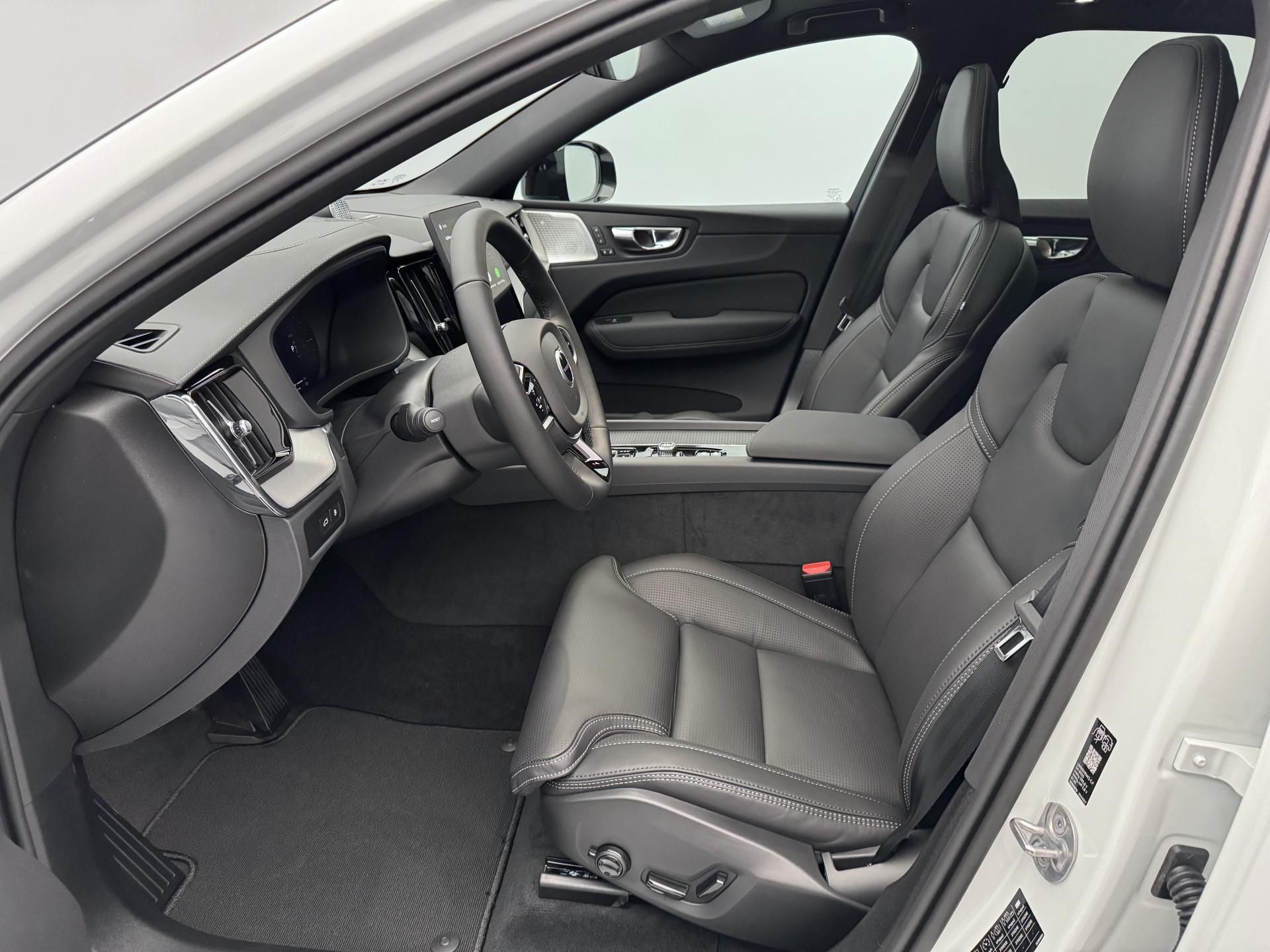 Volvo XC60, T8 AWD AUT ULTRA BLACK EDITON - fotka 3
