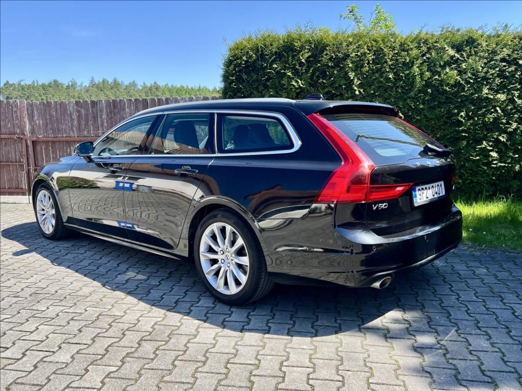 Volvo V90, 2,0 T4 Drive-E R-Design Auto - fotka 4