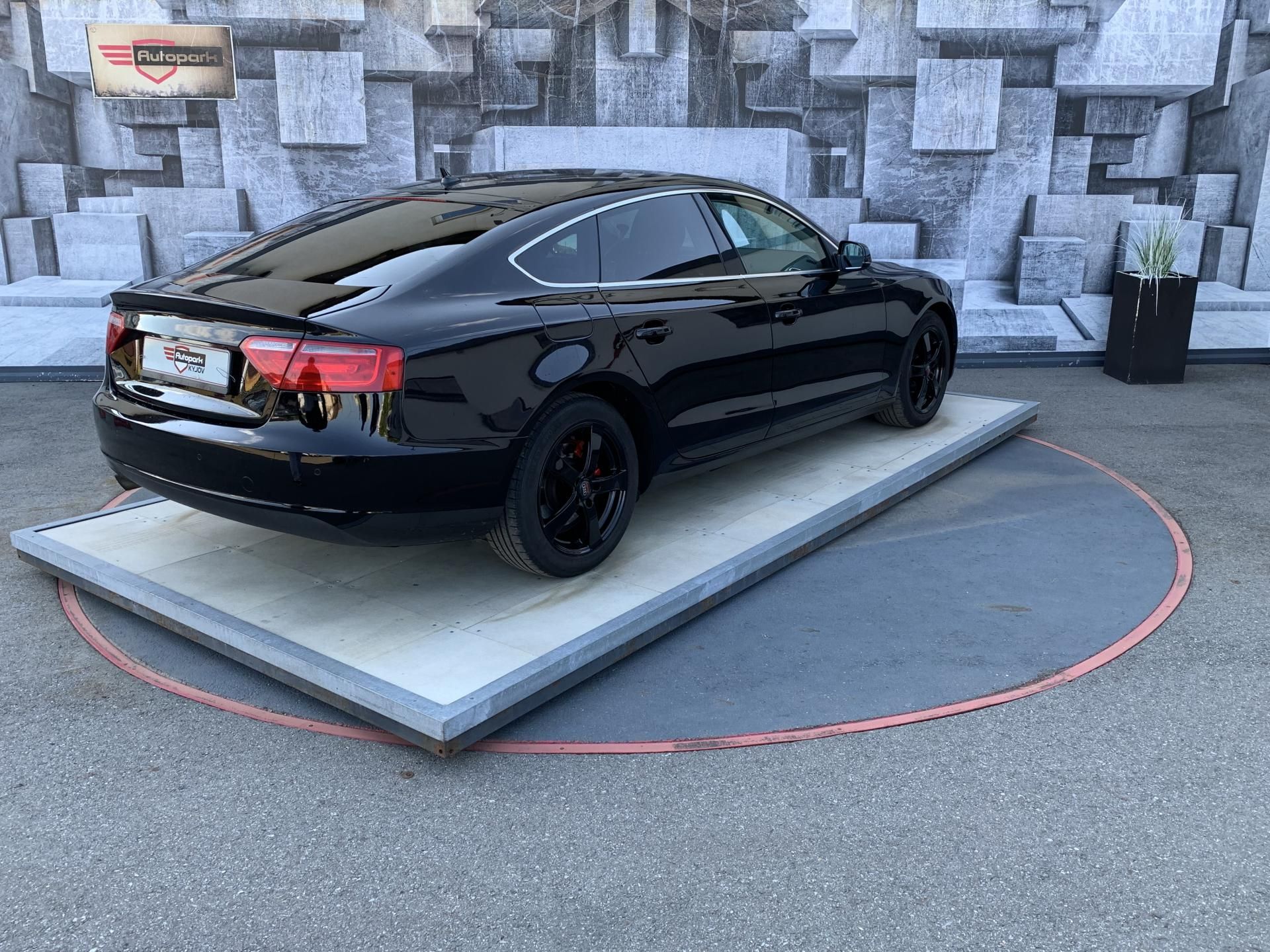 Audi A5, 2.0TDi, 130KW - fotka 6