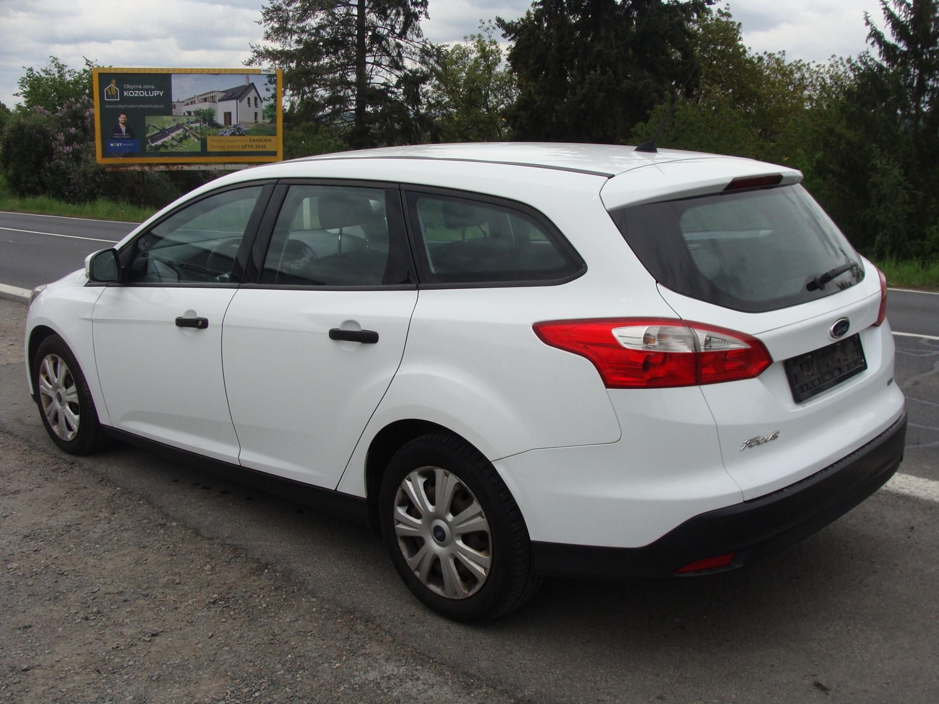 Ford Focus, 1.0i, EcoBoost, 74 kW, klima - fotka 3