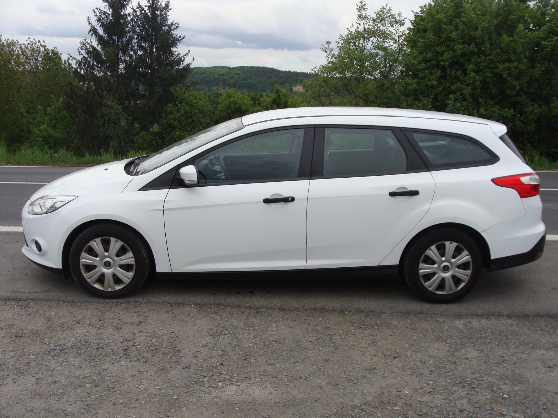 Ford Focus, 1.0i, EcoBoost, 74 kW, klima - fotka 2
